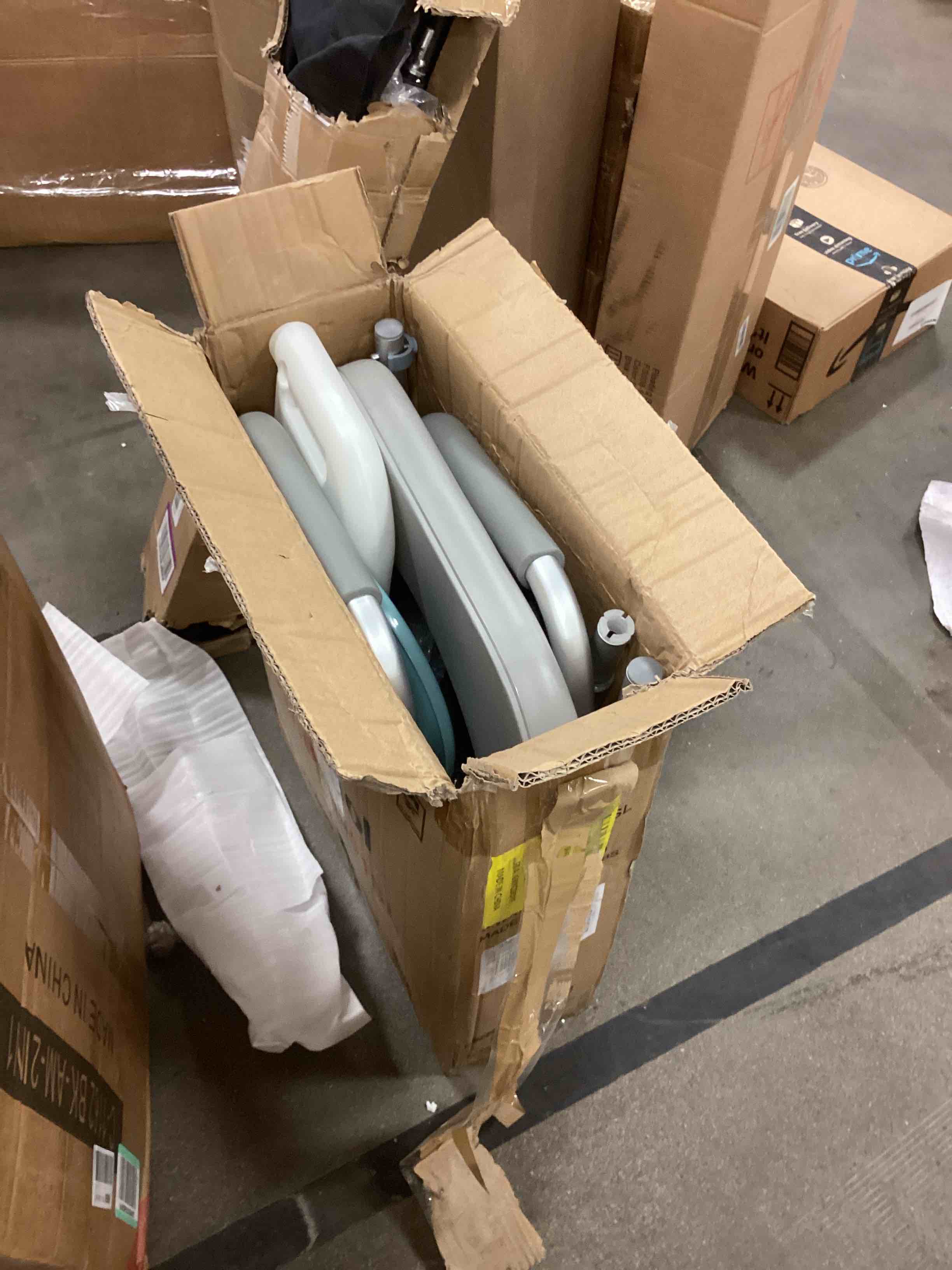 https://s3.amazonaws.com/lotting-images-prod/bidfta/YEL5160842_1699644997350.jpeg