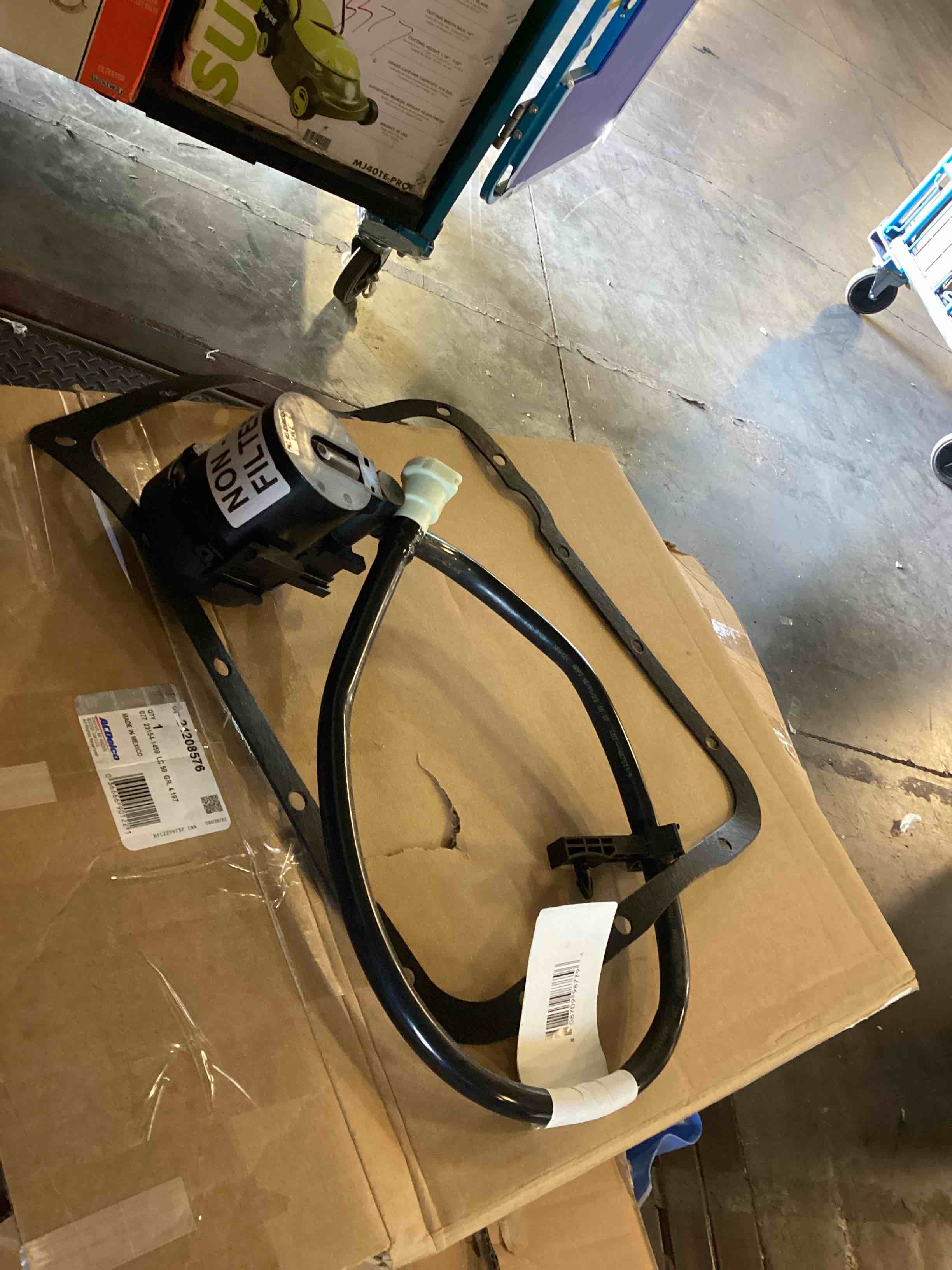 https://s3.amazonaws.com/lotting-images-prod/bidfta/YEL5161018_1699373914791.jpeg