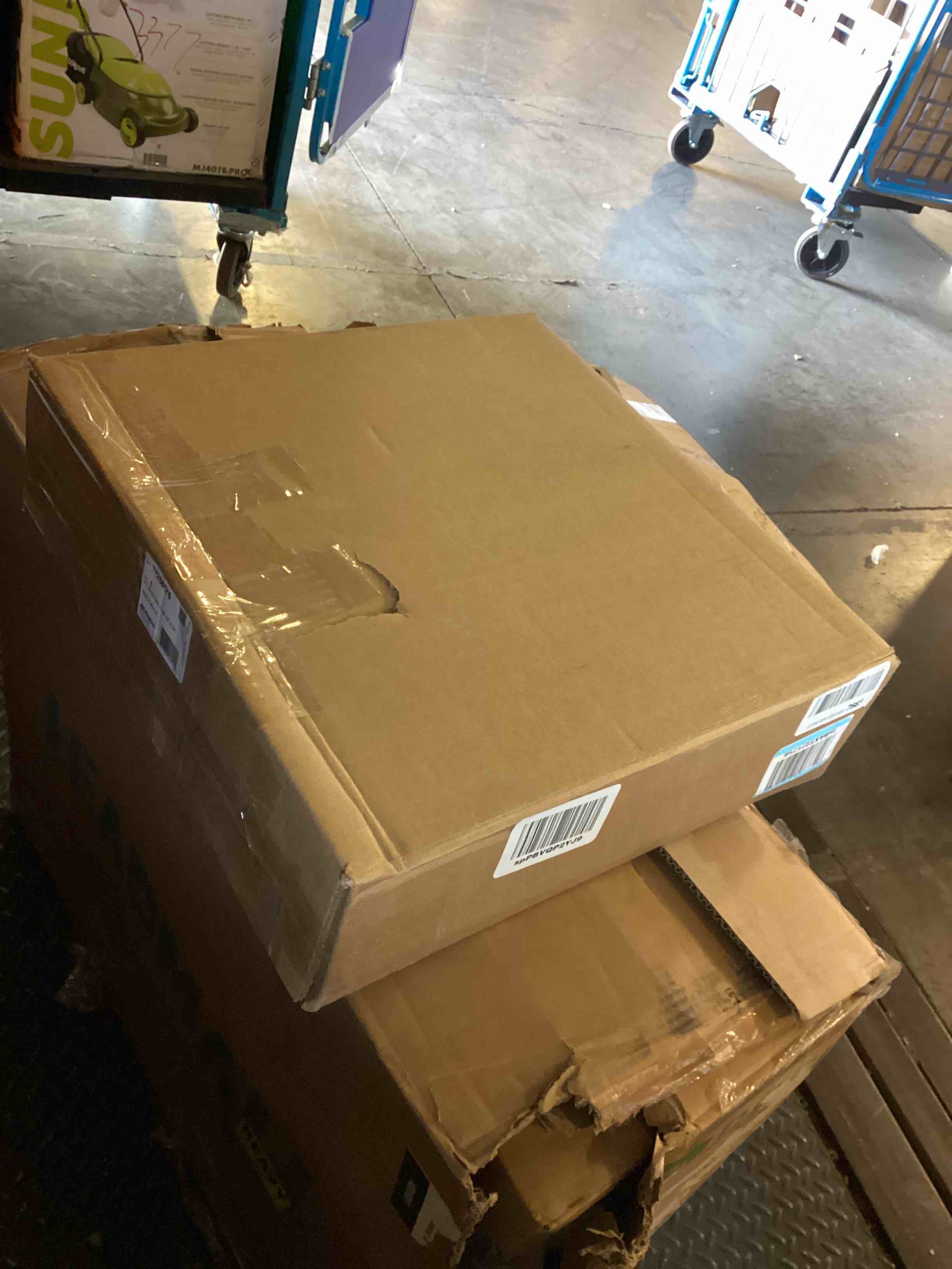 https://s3.amazonaws.com/lotting-images-prod/bidfta/YEL5161018_1699373977223.jpeg