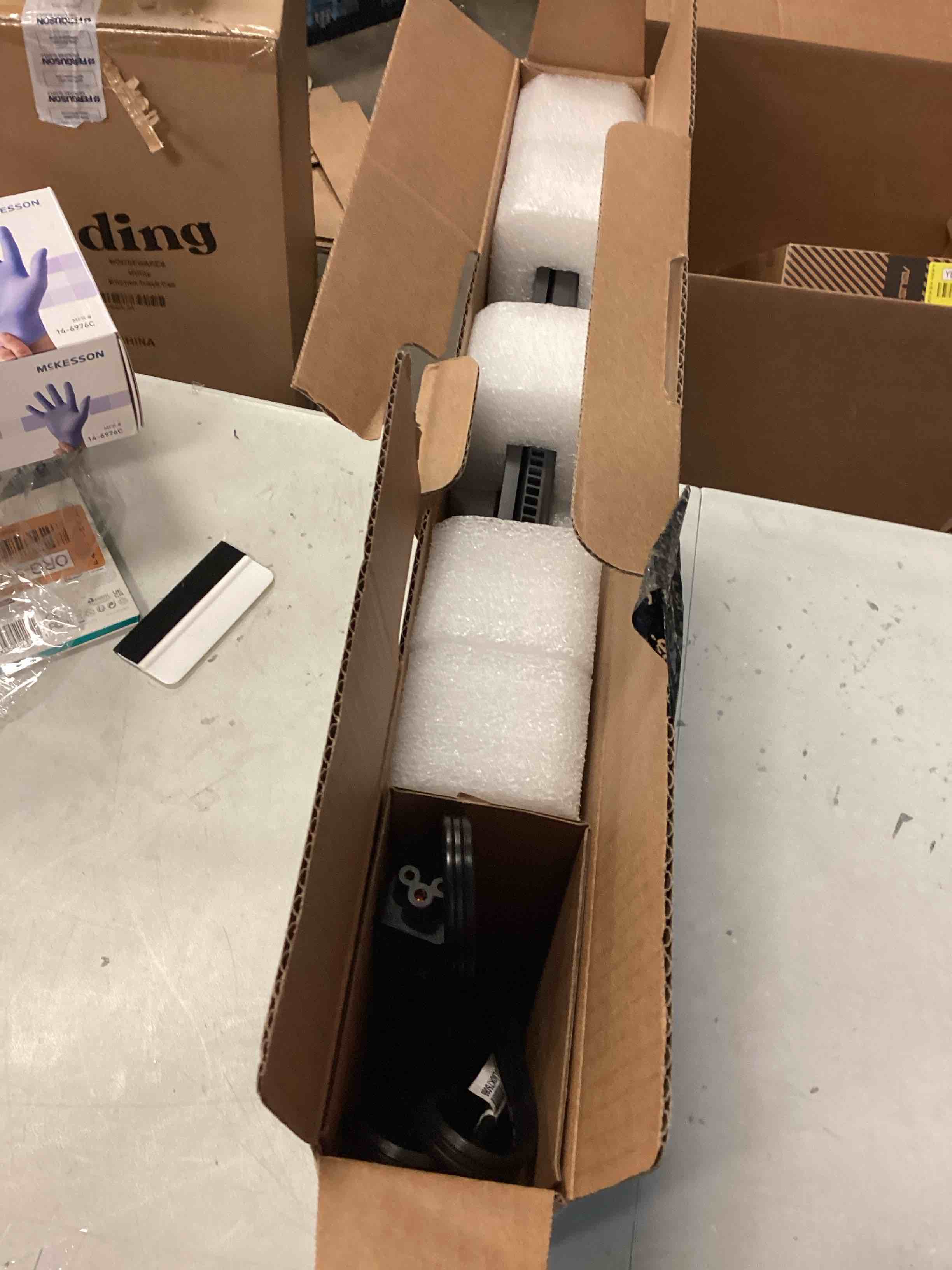 https://s3.amazonaws.com/lotting-images-prod/bidfta/YEL5161850_1708978960078.jpeg