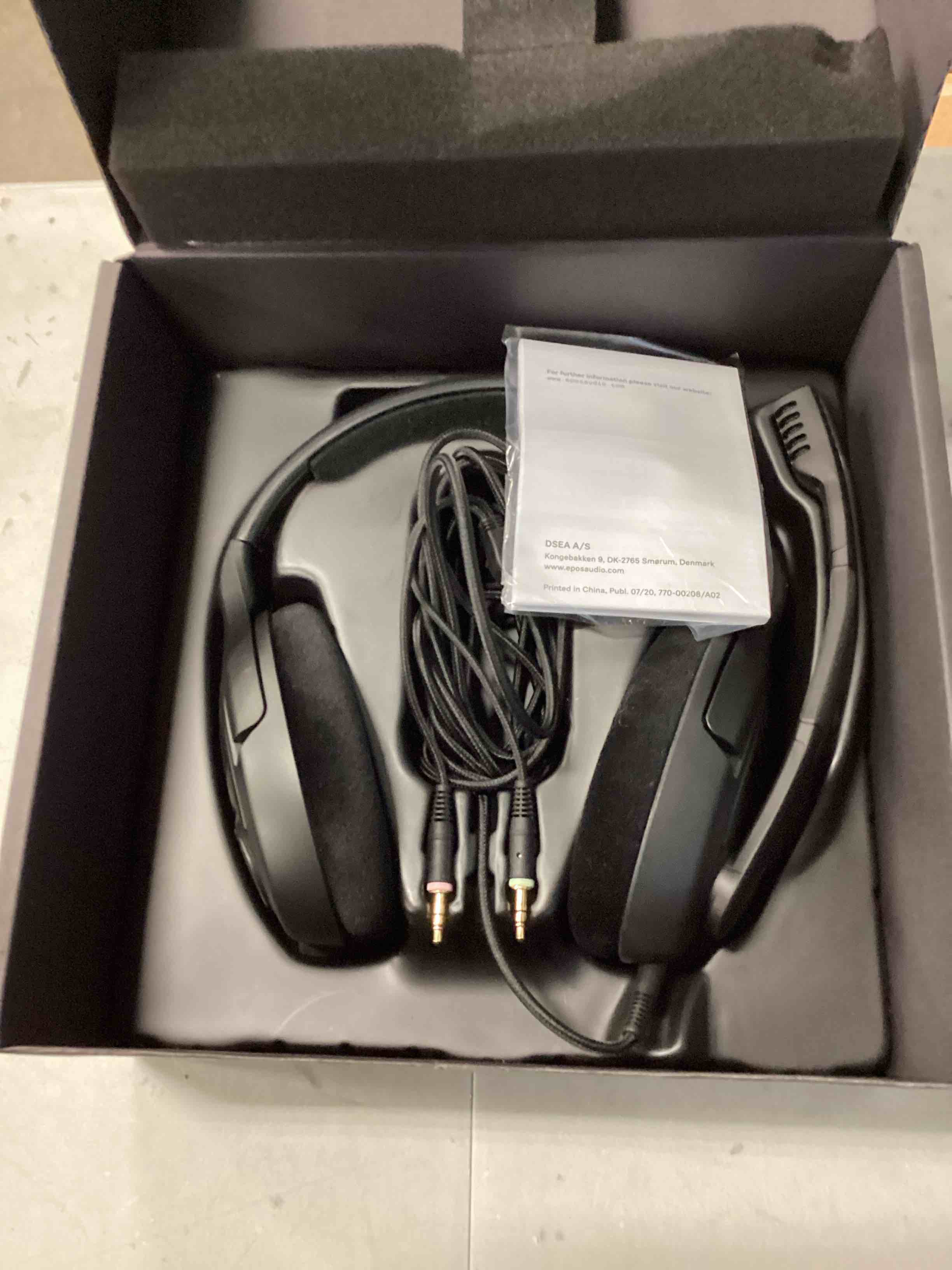 https://s3.amazonaws.com/lotting-images-prod/bidfta/YEL5161860_1709040898630.jpeg