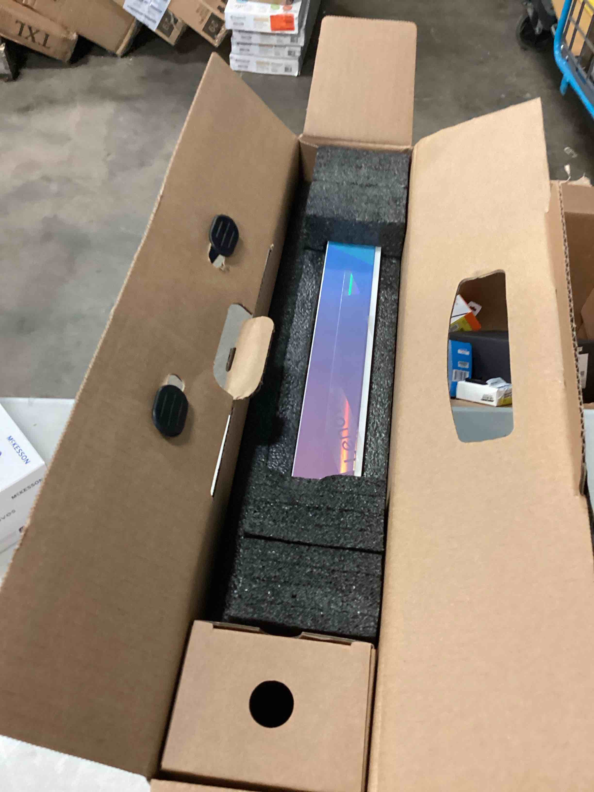 https://s3.amazonaws.com/lotting-images-prod/bidfta/YEL5161863_1709041293487.jpeg