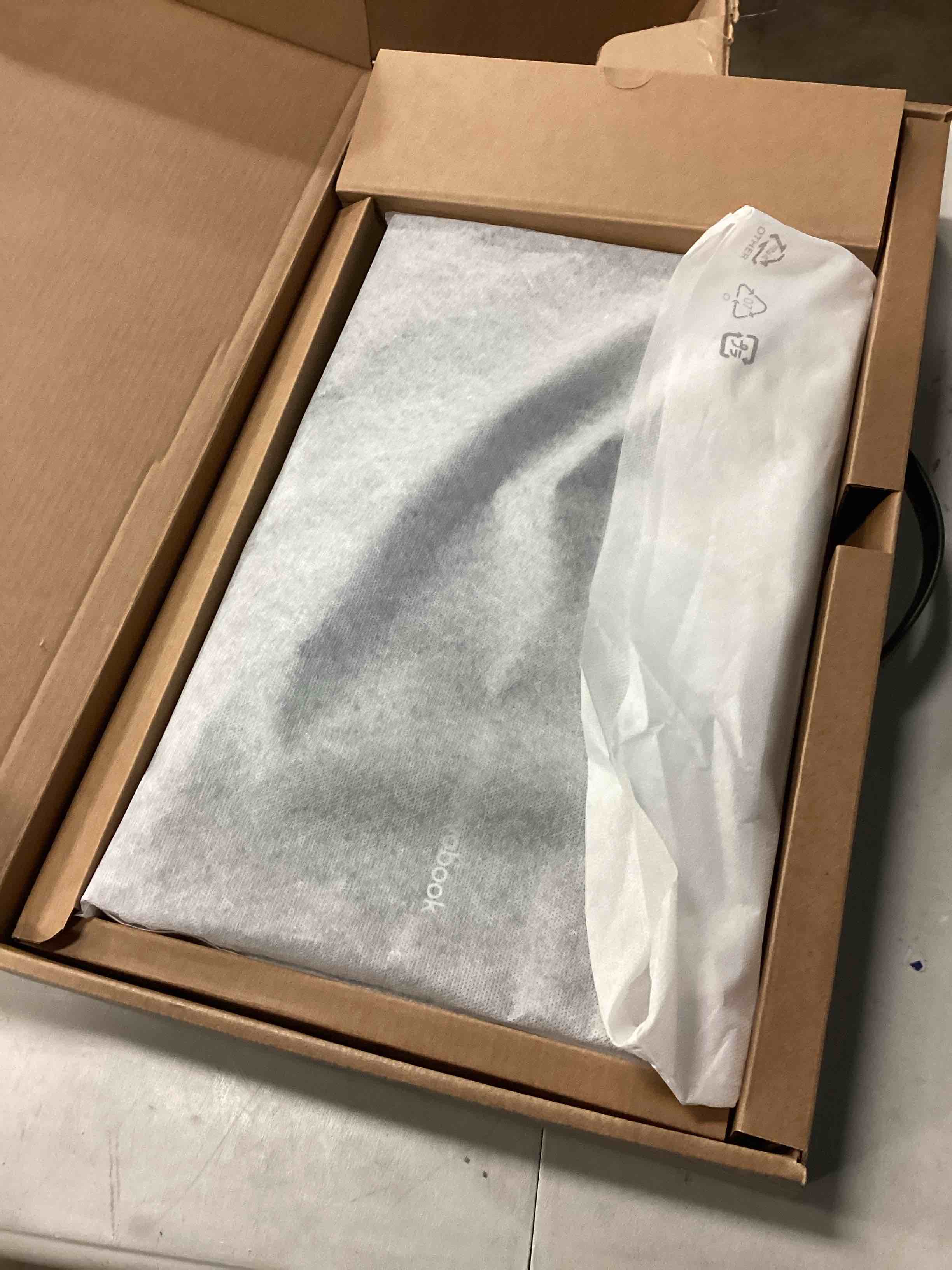 https://s3.amazonaws.com/lotting-images-prod/bidfta/YEL5161910_1709066075793.jpeg