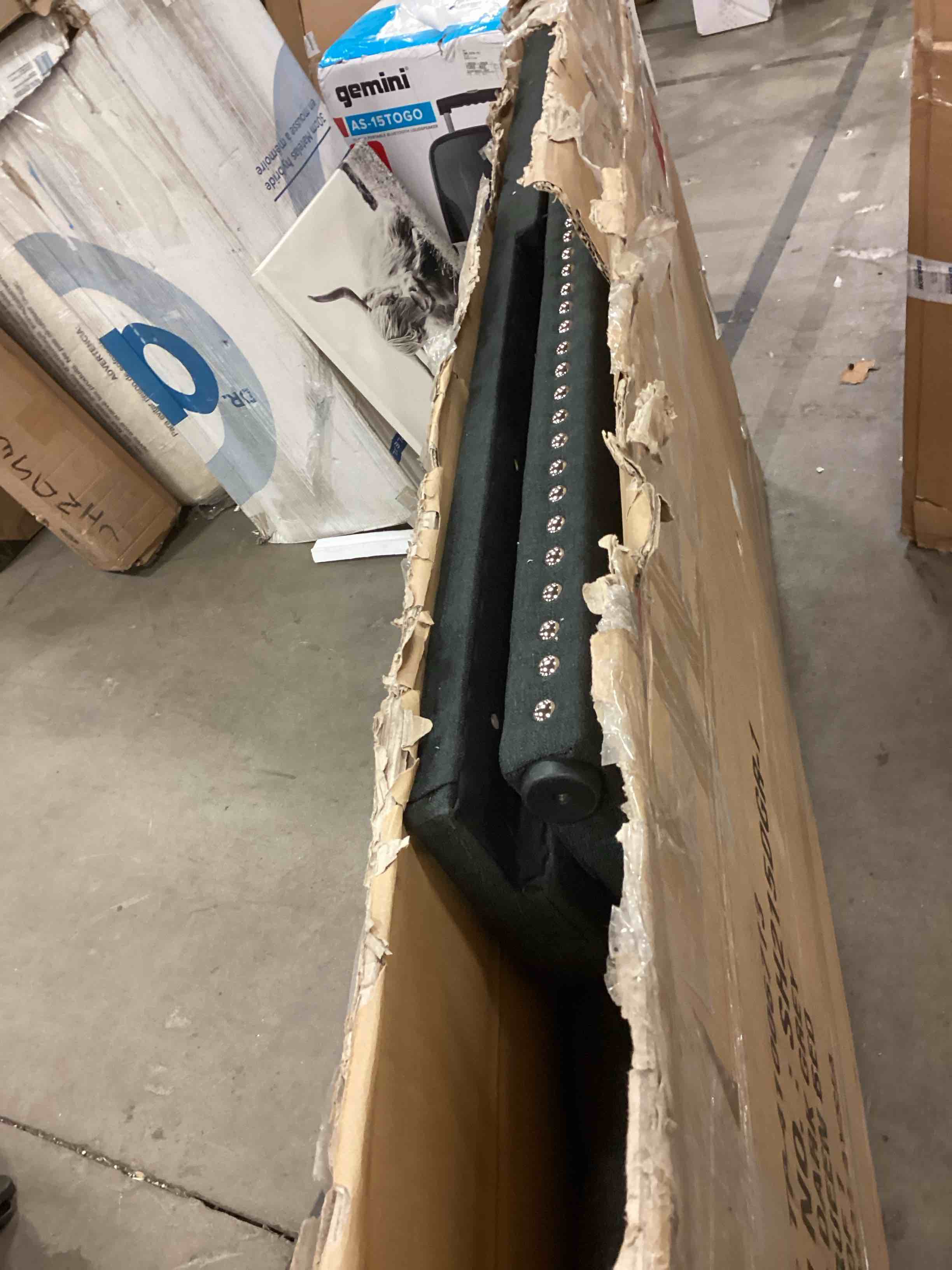 https://s3.amazonaws.com/lotting-images-prod/bidfta/YEL5161929_1709145109951.jpeg