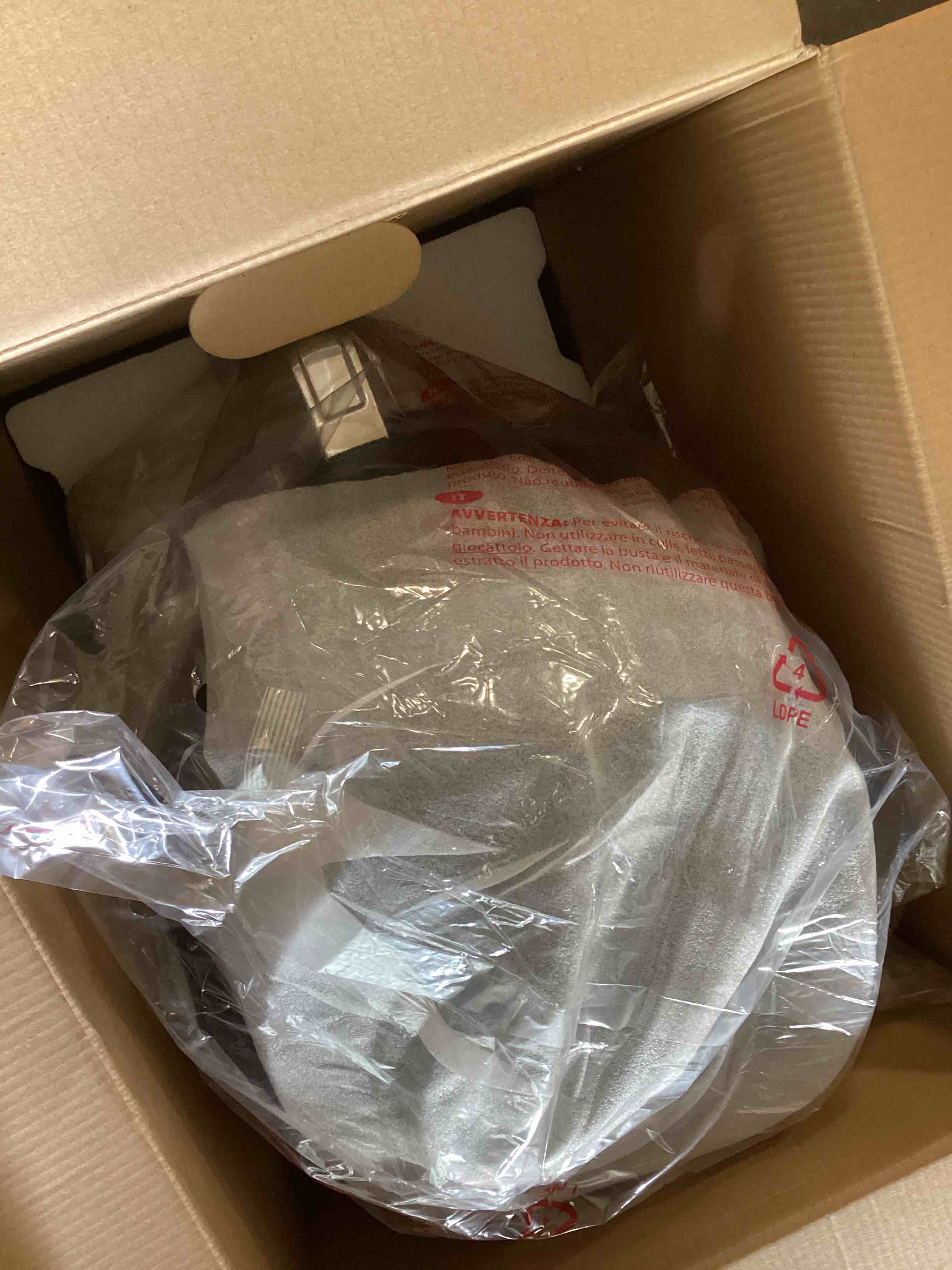 https://s3.amazonaws.com/lotting-images-prod/bidfta/YEL5162337_1699041130260.jpeg