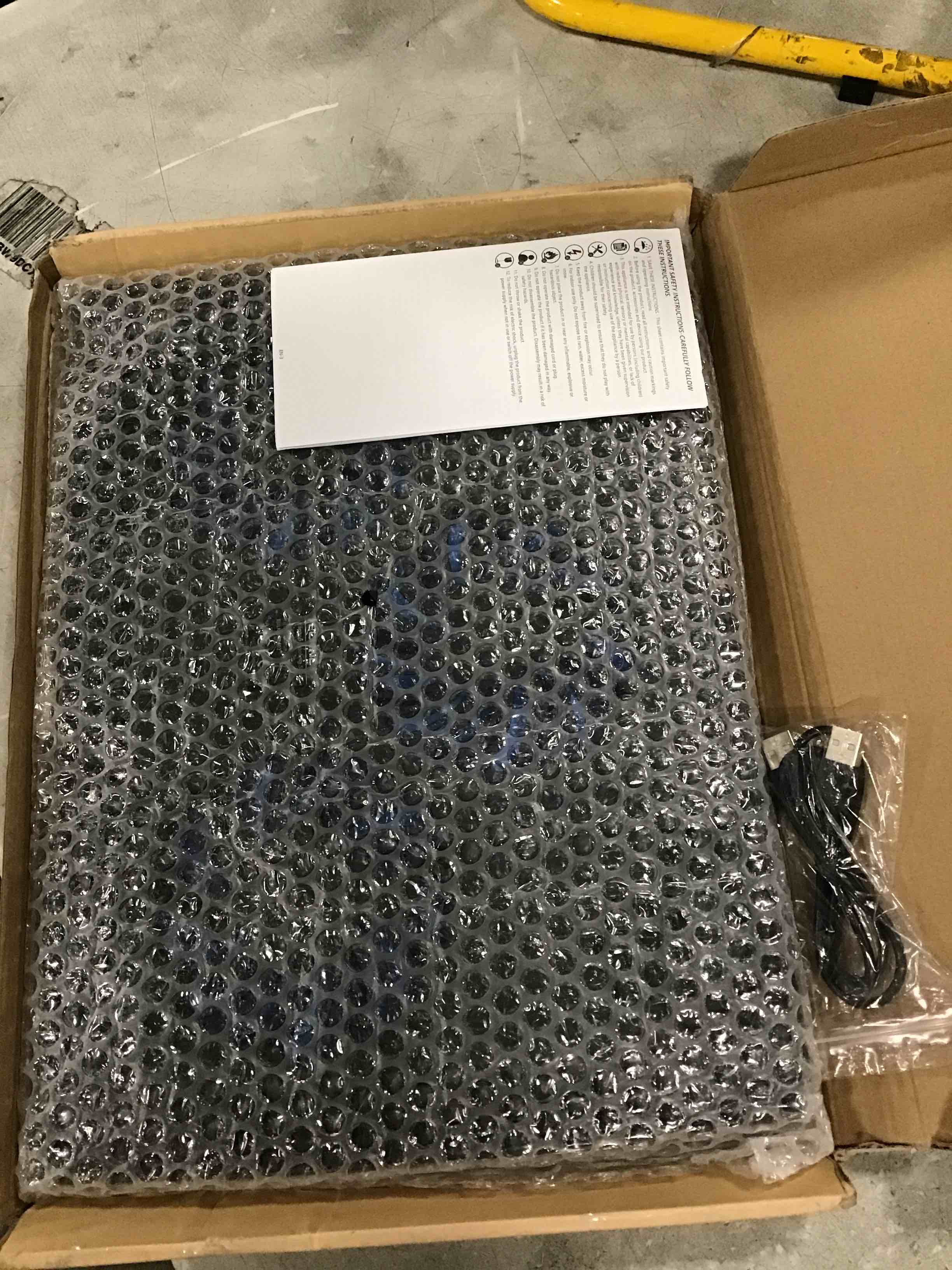 https://s3.amazonaws.com/lotting-images-prod/bidfta/YEL5168355_1721449293366.jpeg