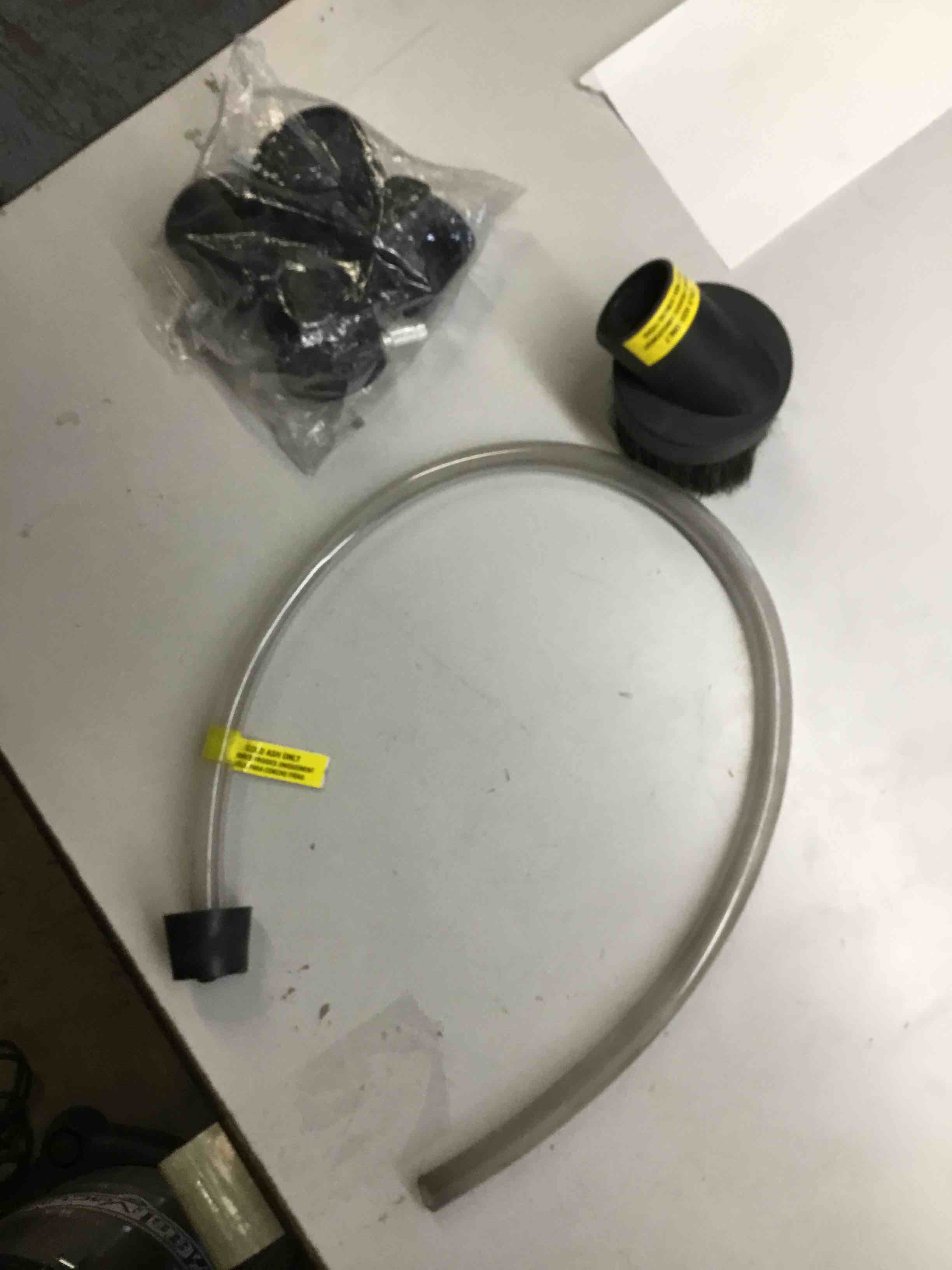 https://s3.amazonaws.com/lotting-images-prod/bidfta/YEL5170174_1707943284205.jpeg