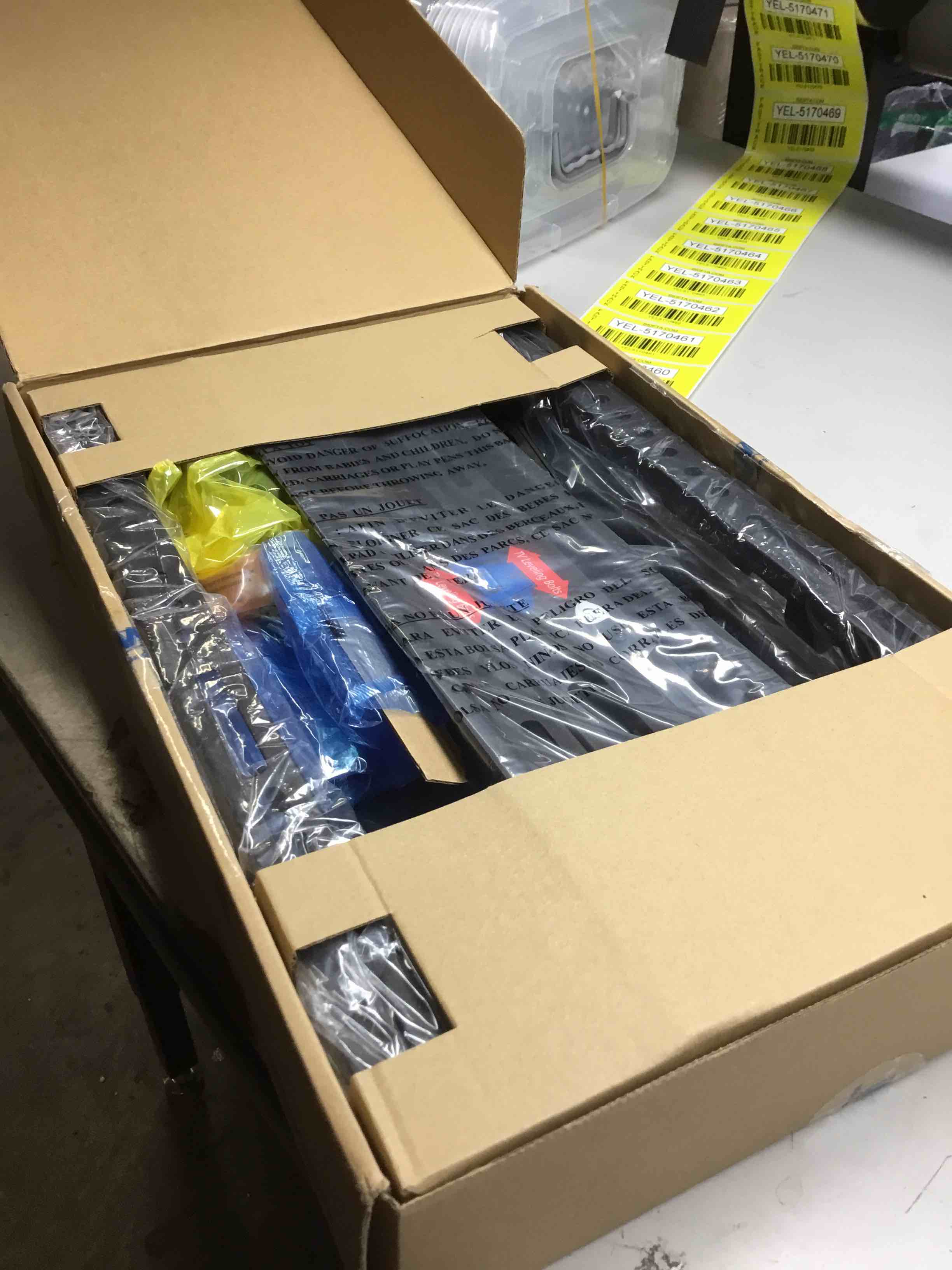 https://s3.amazonaws.com/lotting-images-prod/bidfta/YEL5170460_1709840867115.jpeg