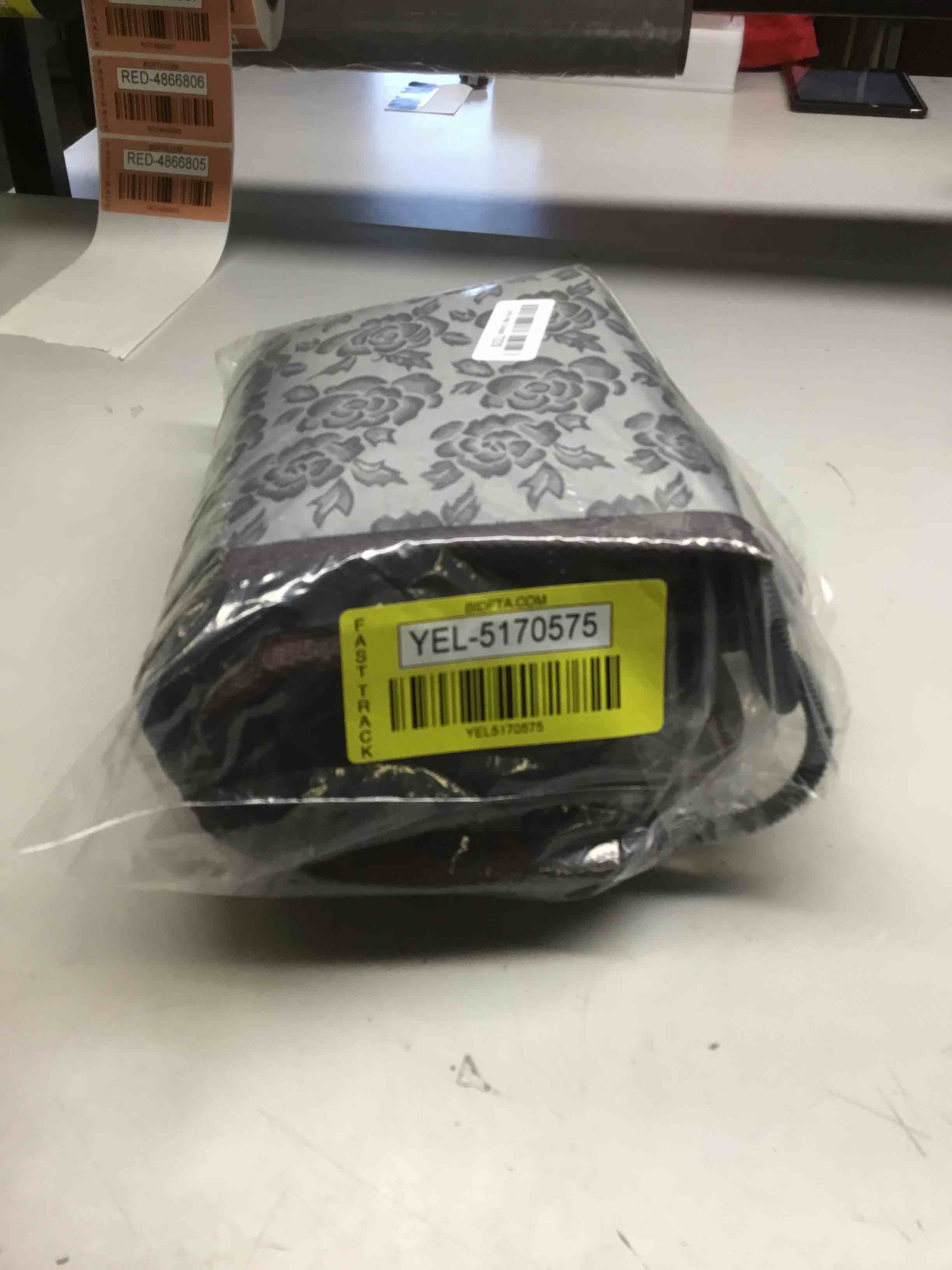 https://s3.amazonaws.com/lotting-images-prod/bidfta/YEL5170575_1710854765438.jpeg