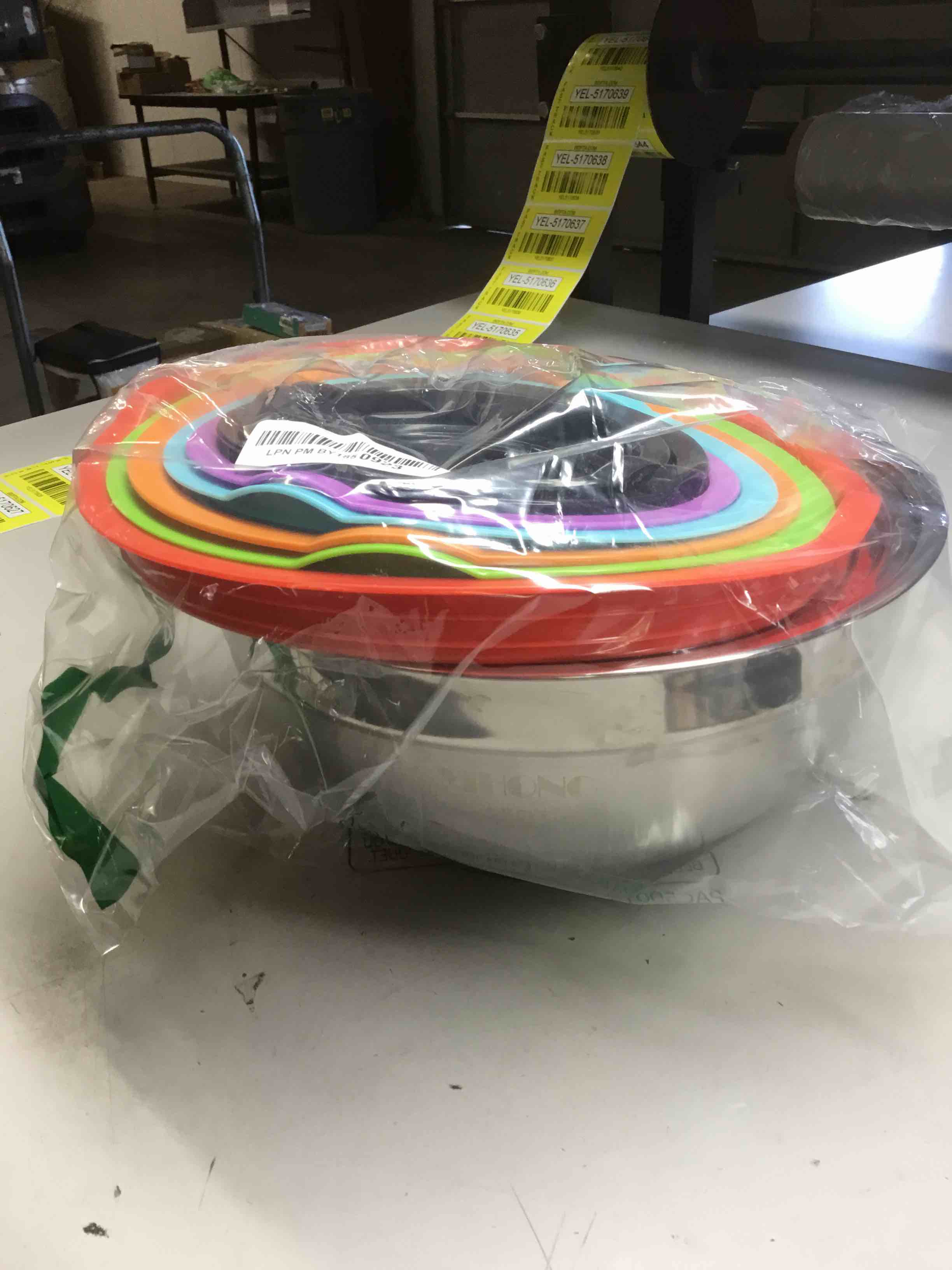 https://s3.amazonaws.com/lotting-images-prod/bidfta/YEL5170626_1710869253256.jpeg