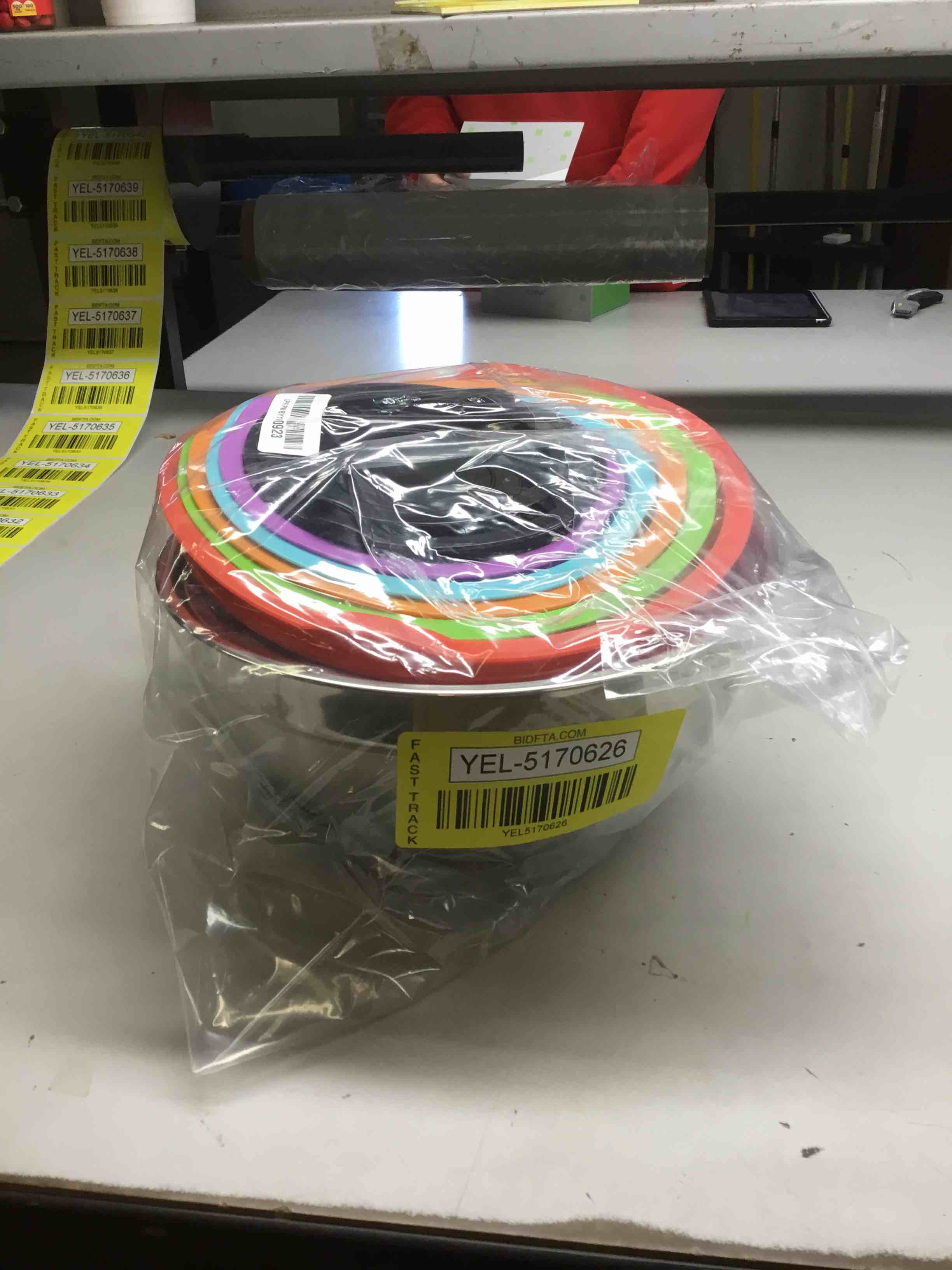 https://s3.amazonaws.com/lotting-images-prod/bidfta/YEL5170626_1710869268069.jpeg
