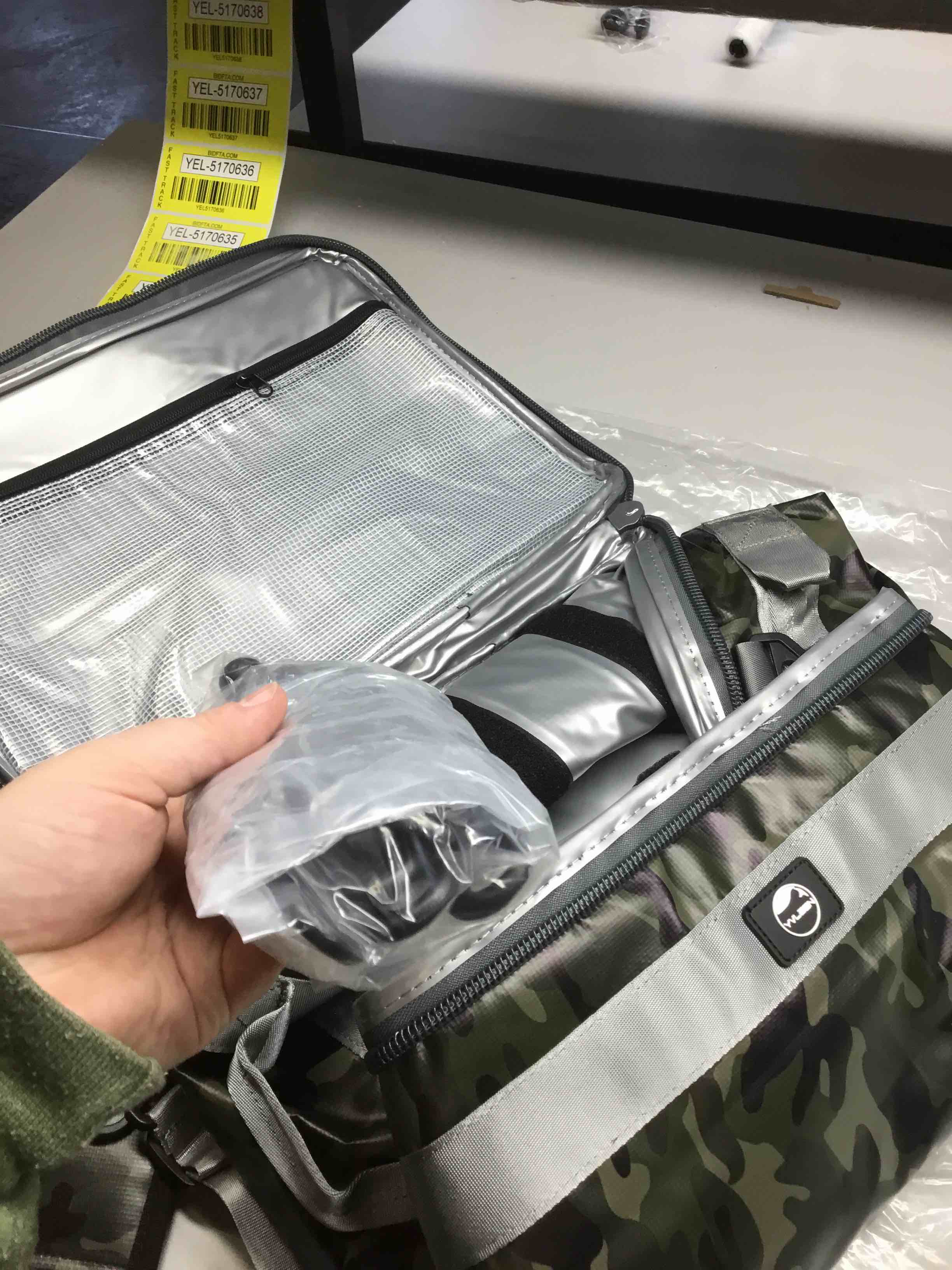 https://s3.amazonaws.com/lotting-images-prod/bidfta/YEL5170629_1710869645754.jpeg