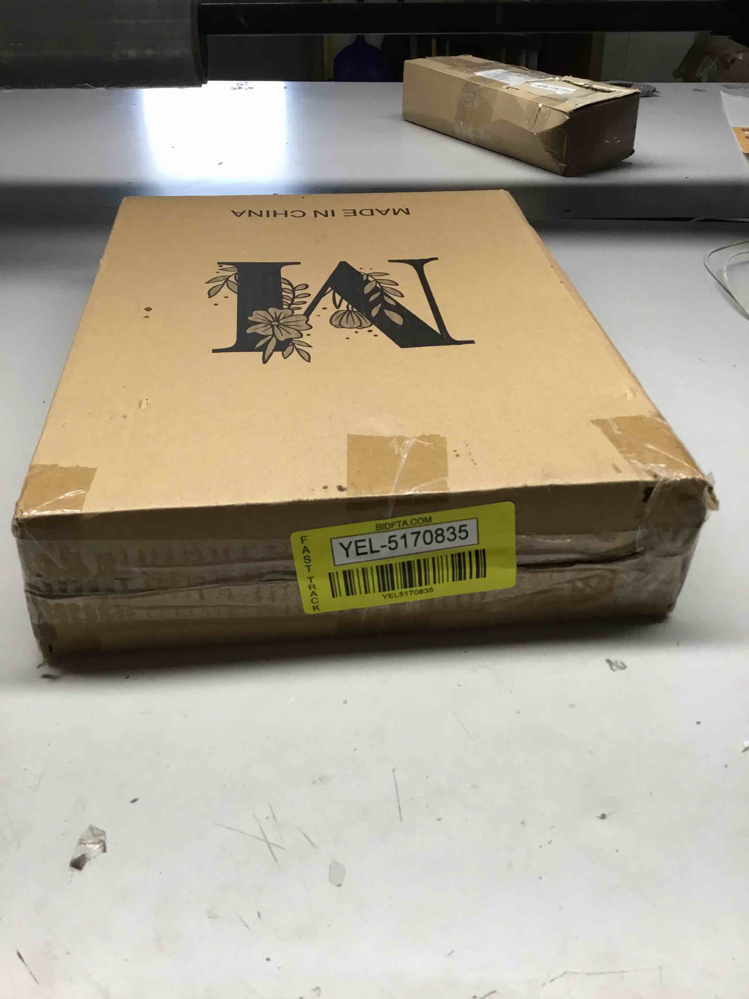 https://s3.amazonaws.com/lotting-images-prod/bidfta/YEL5170835_1711115614672.jpeg