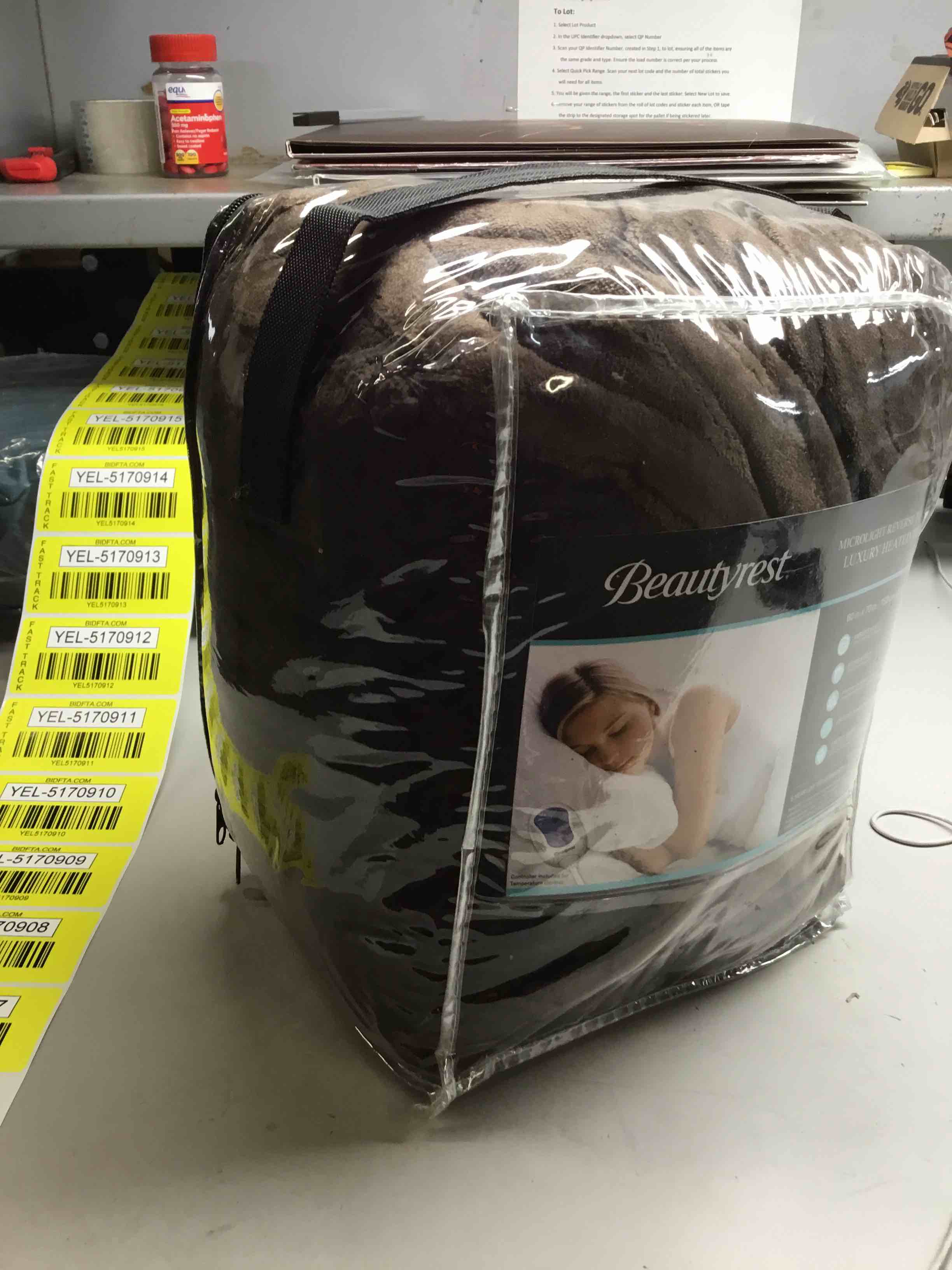 https://s3.amazonaws.com/lotting-images-prod/bidfta/YEL5170907_1711136400463.jpeg