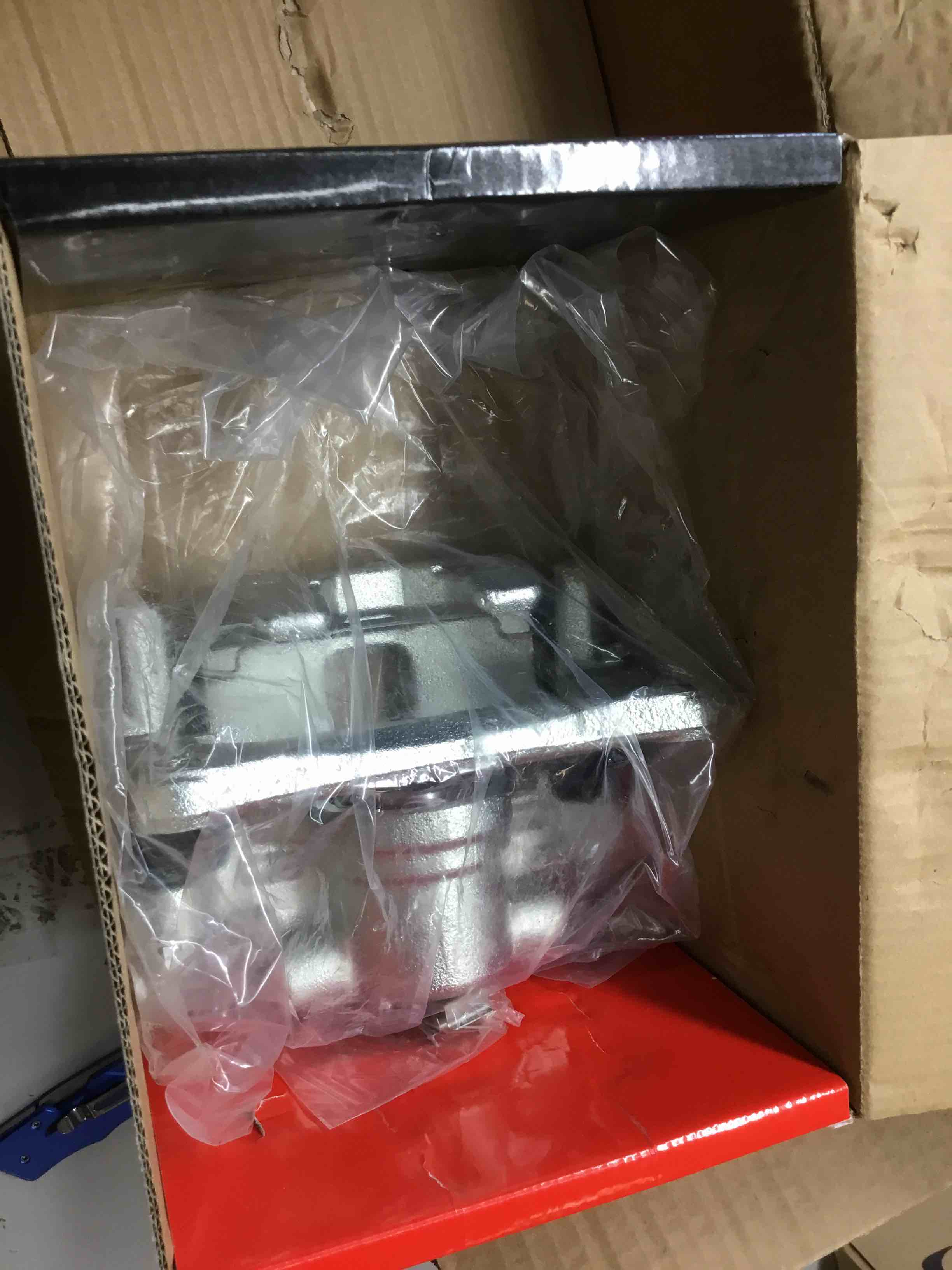 https://s3.amazonaws.com/lotting-images-prod/bidfta/YEL5179173_1710869968574.jpeg