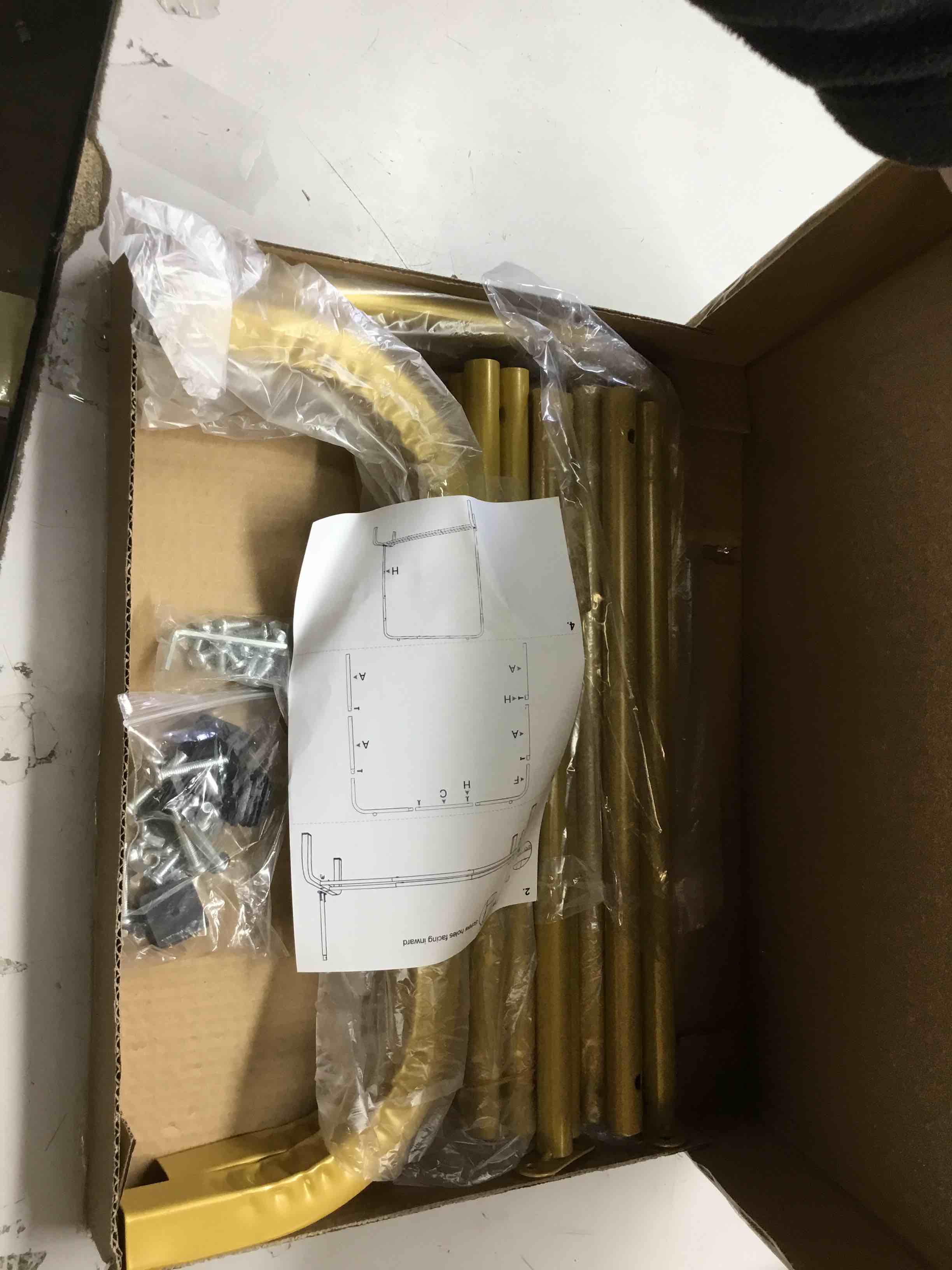 https://s3.amazonaws.com/lotting-images-prod/bidfta/YEL5179174_1710870140114.jpeg