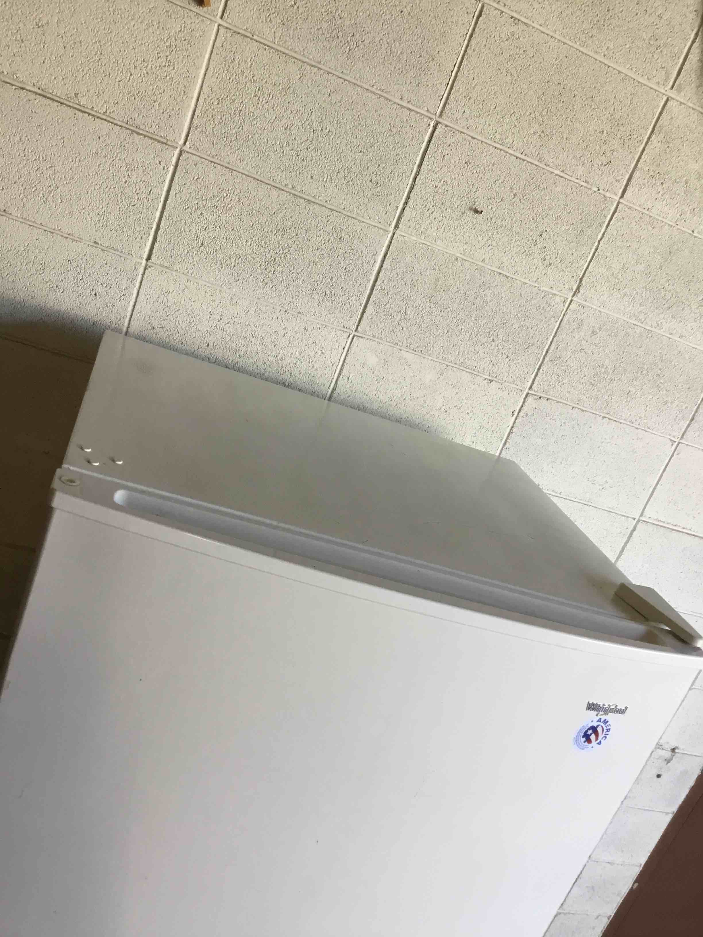 https://s3.amazonaws.com/lotting-images-prod/bidfta/YEL5179933_1719587675956.jpeg