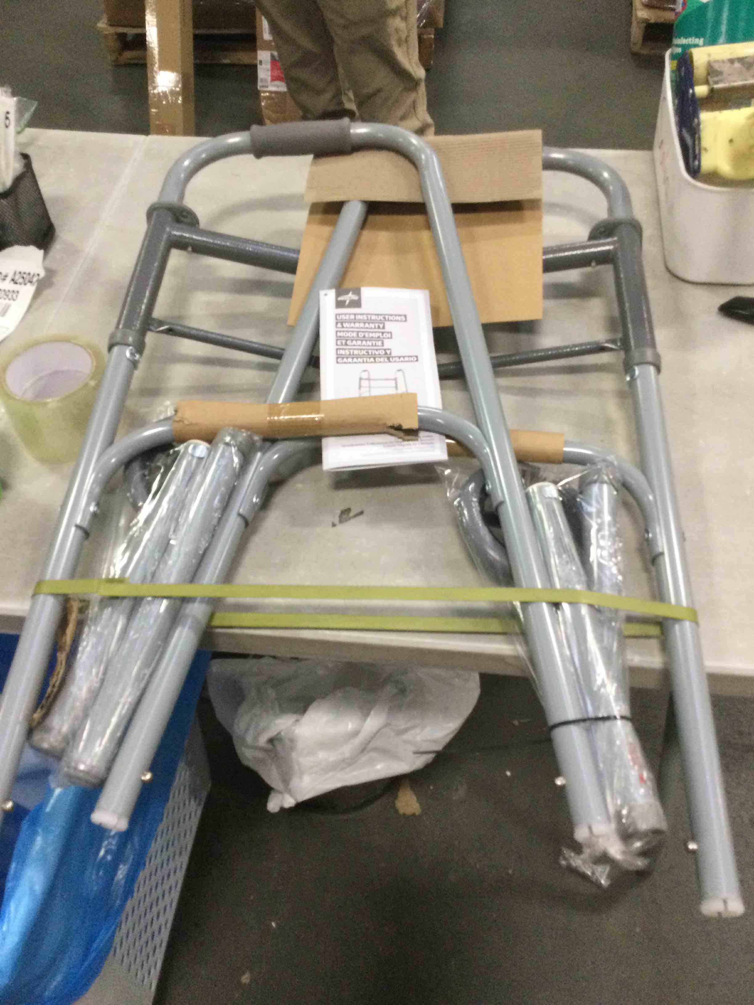 https://s3.amazonaws.com/lotting-images-prod/bidfta/YEL5186641_1704983013136.jpeg