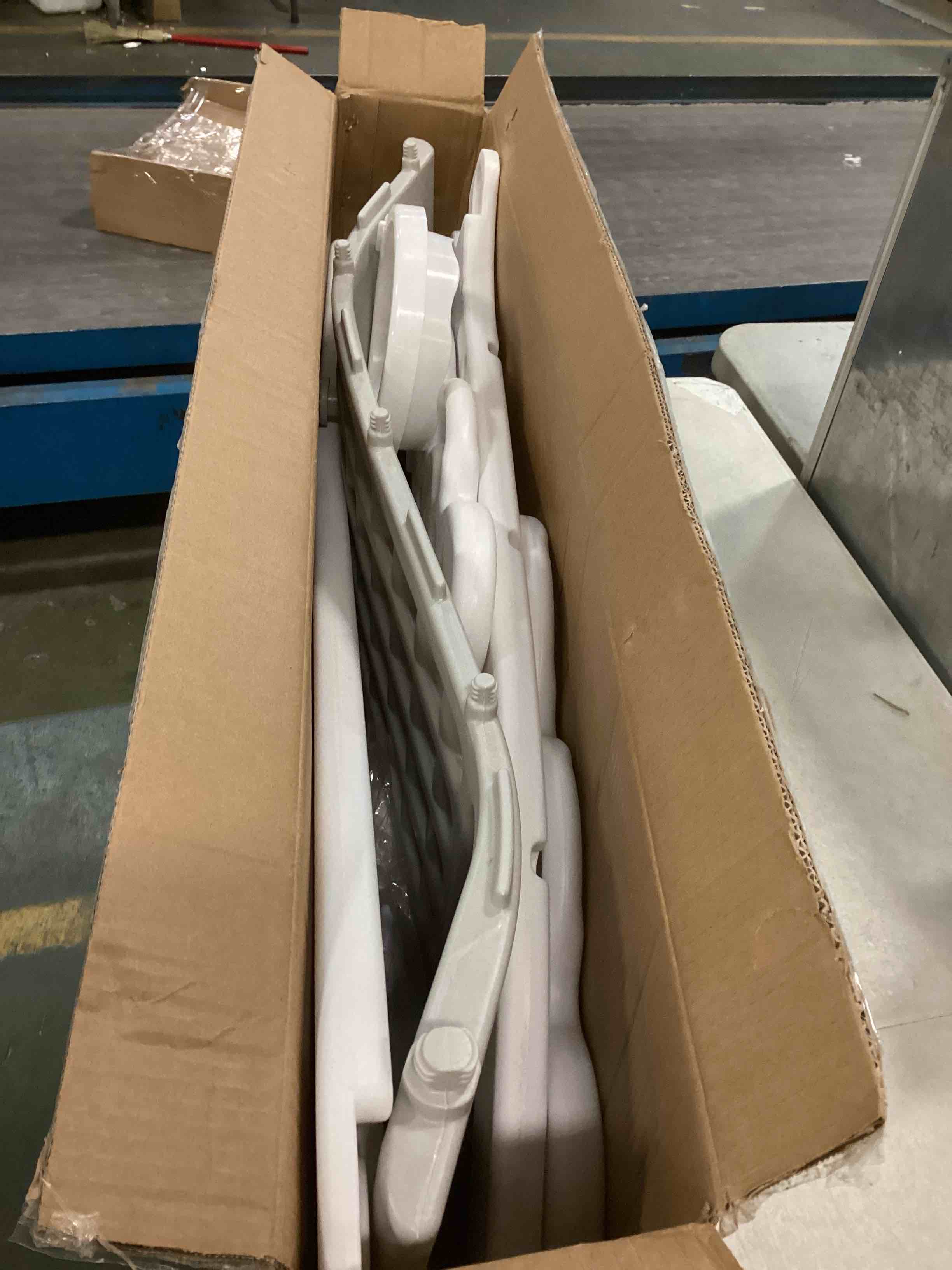 https://s3.amazonaws.com/lotting-images-prod/bidfta/YEL5186963_1705149778211.jpeg