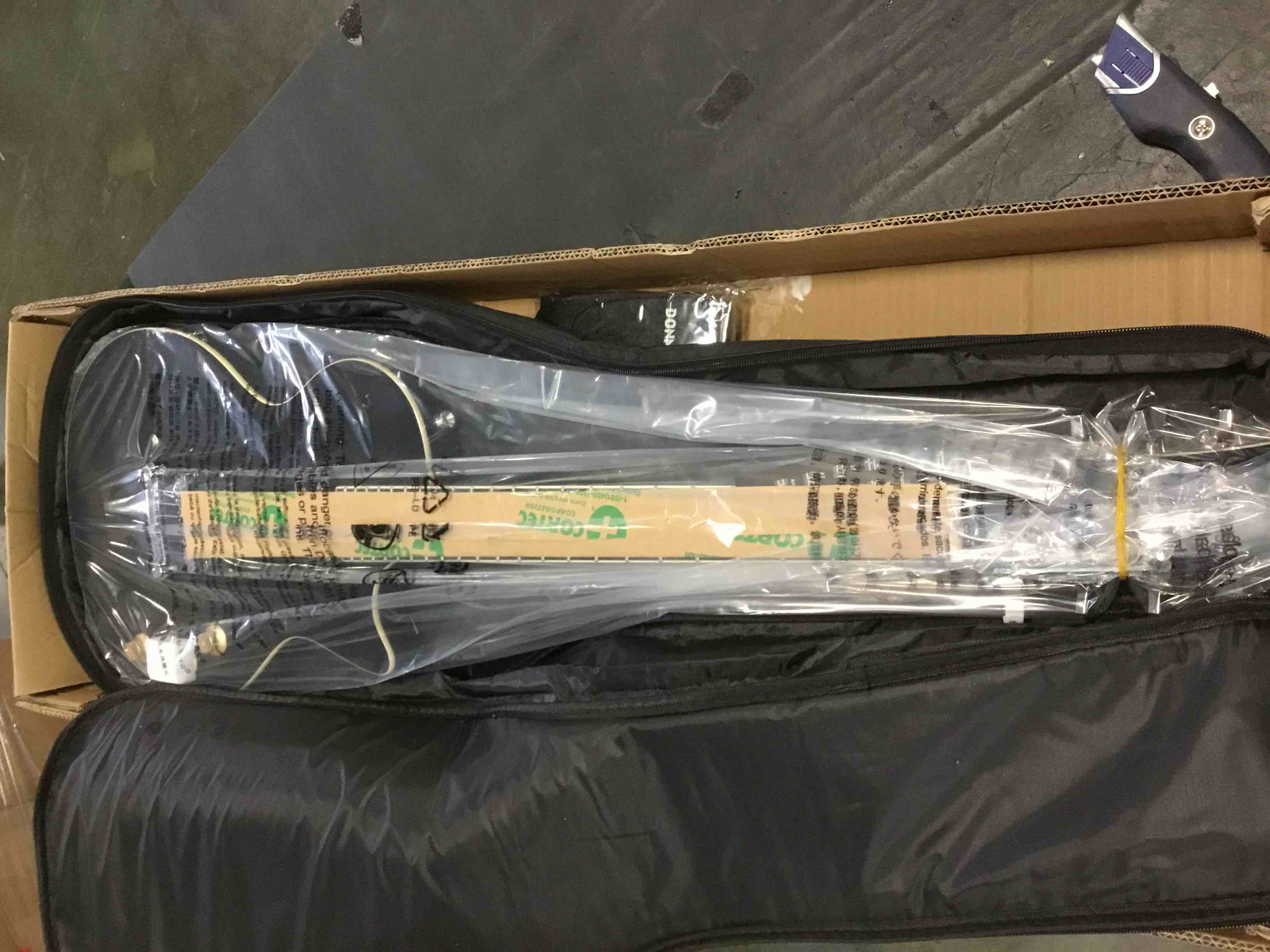 https://s3.amazonaws.com/lotting-images-prod/bidfta/YEL5187201_1705343959171.jpeg