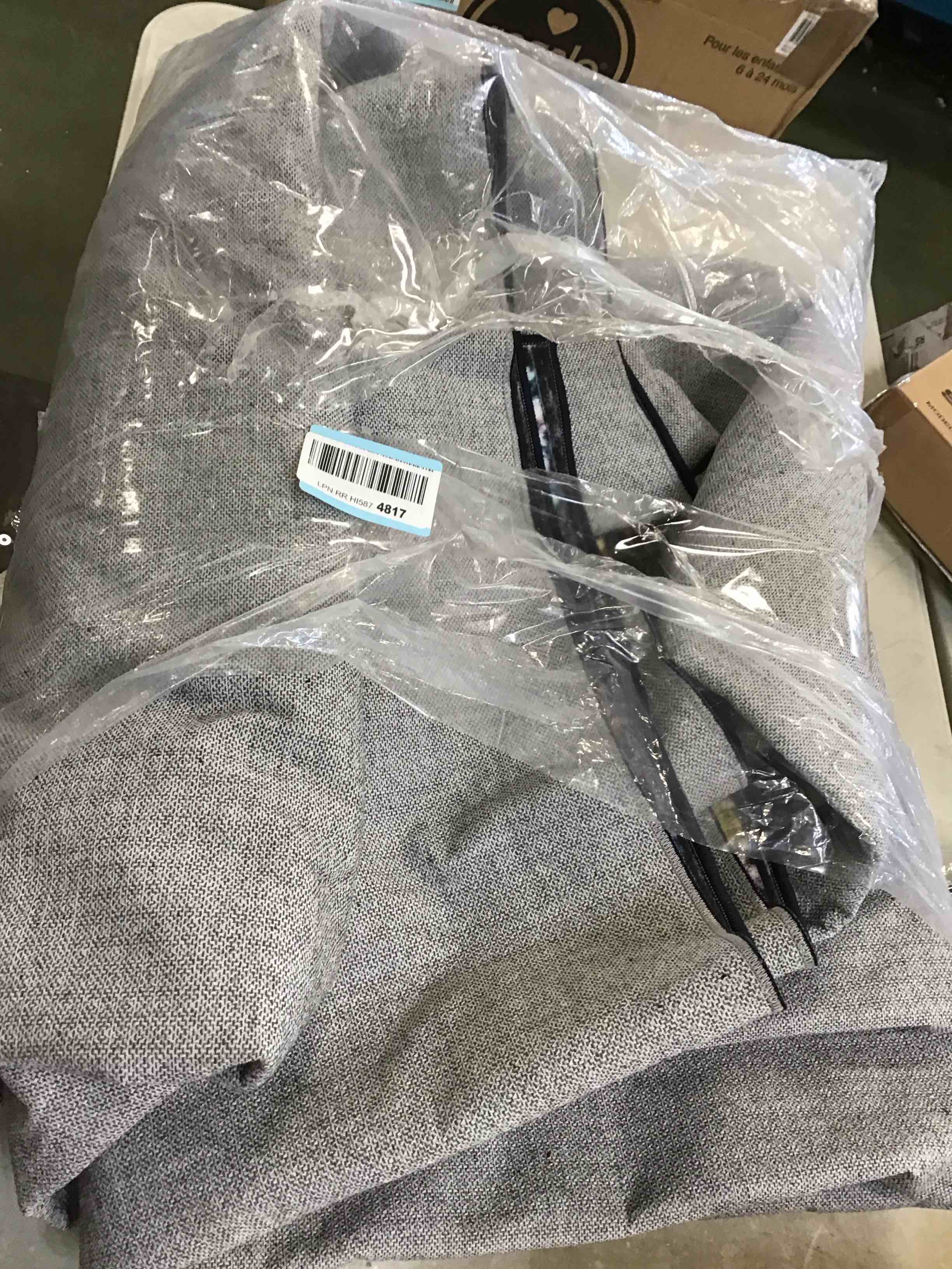 https://s3.amazonaws.com/lotting-images-prod/bidfta/YEL5189669_1705948623848.jpeg