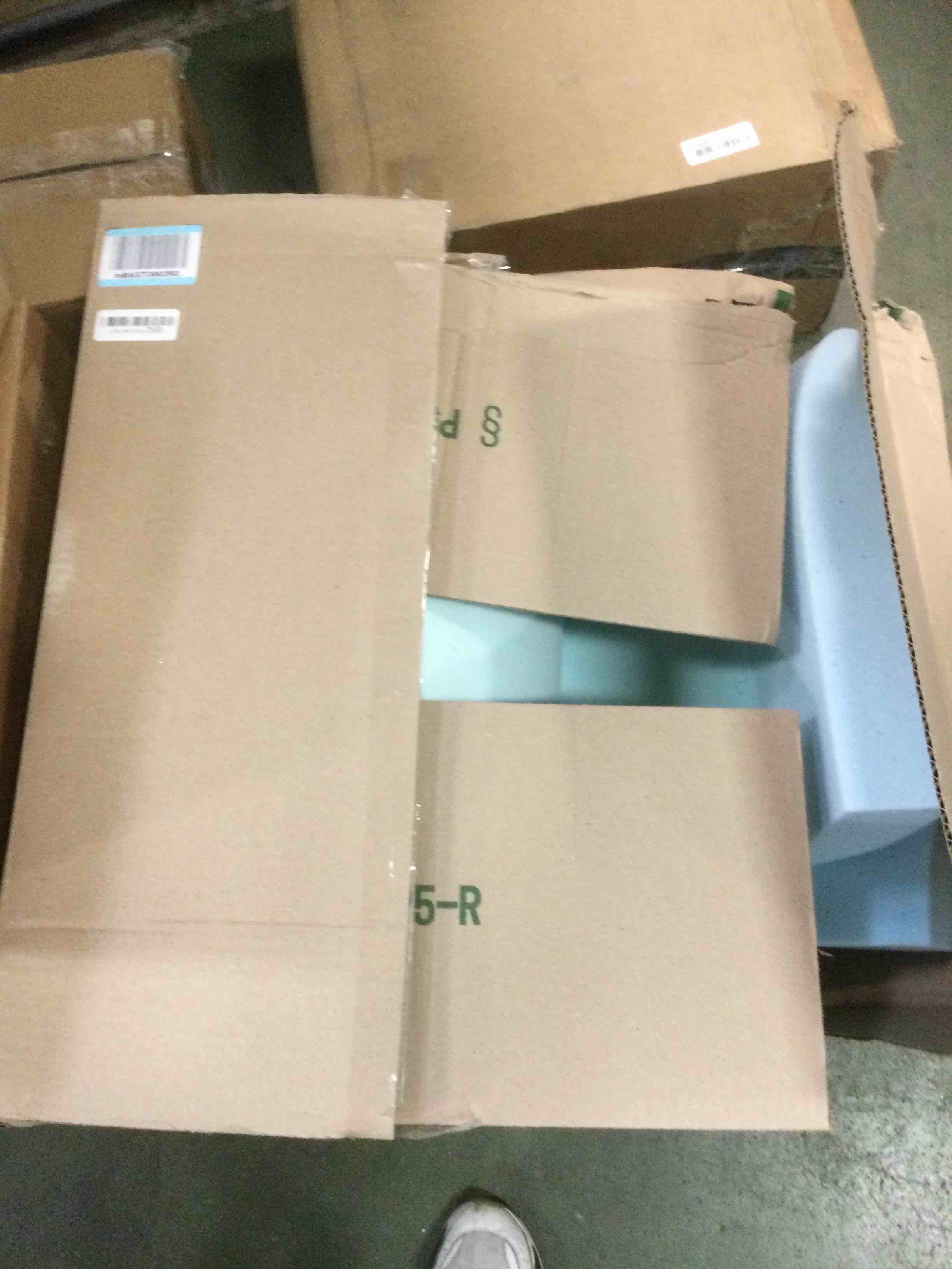 https://s3.amazonaws.com/lotting-images-prod/bidfta/YEL5190399_1706285103820.jpeg