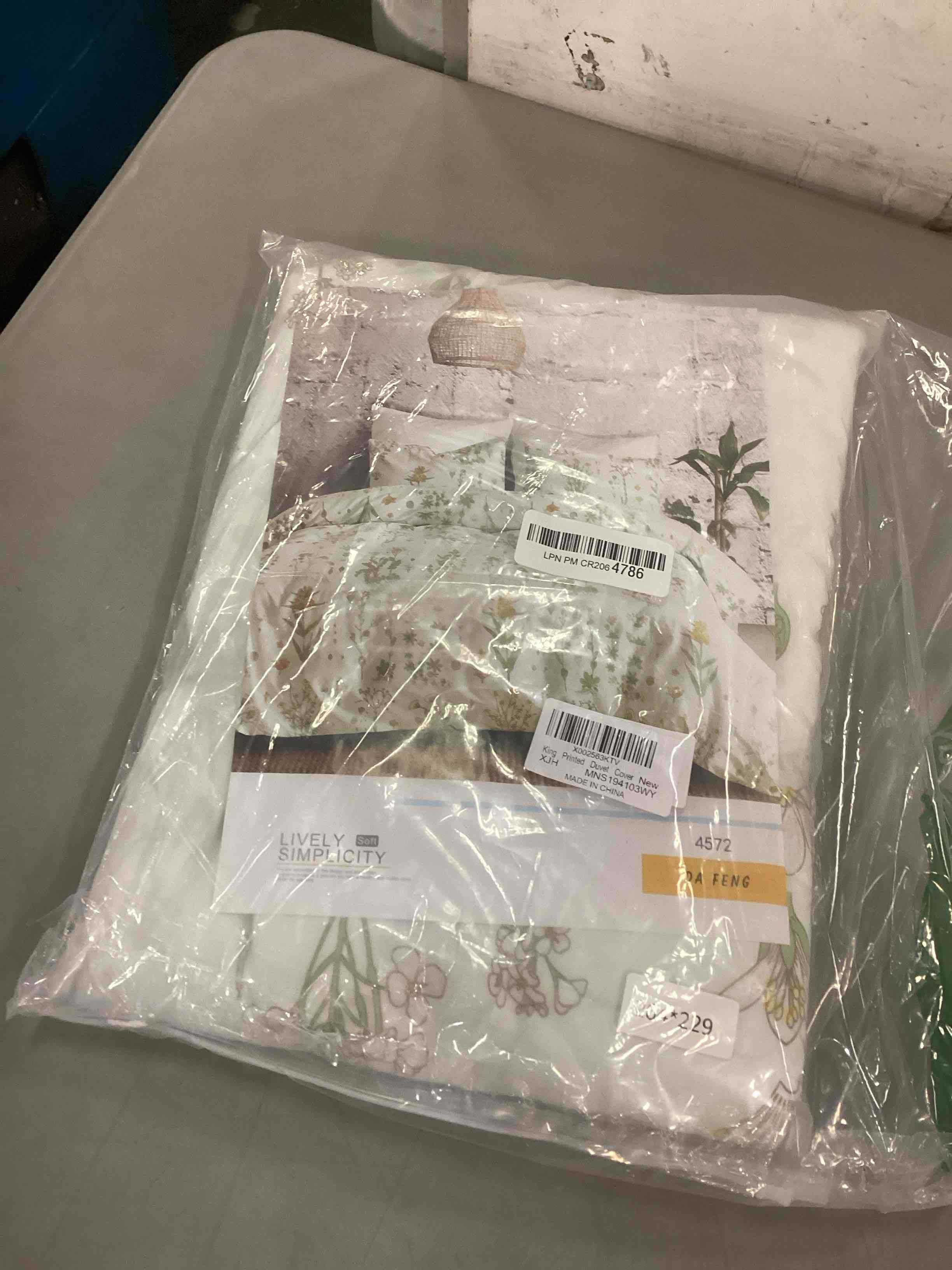 https://s3.amazonaws.com/lotting-images-prod/bidfta/YEL5190540_1704815601125.jpeg