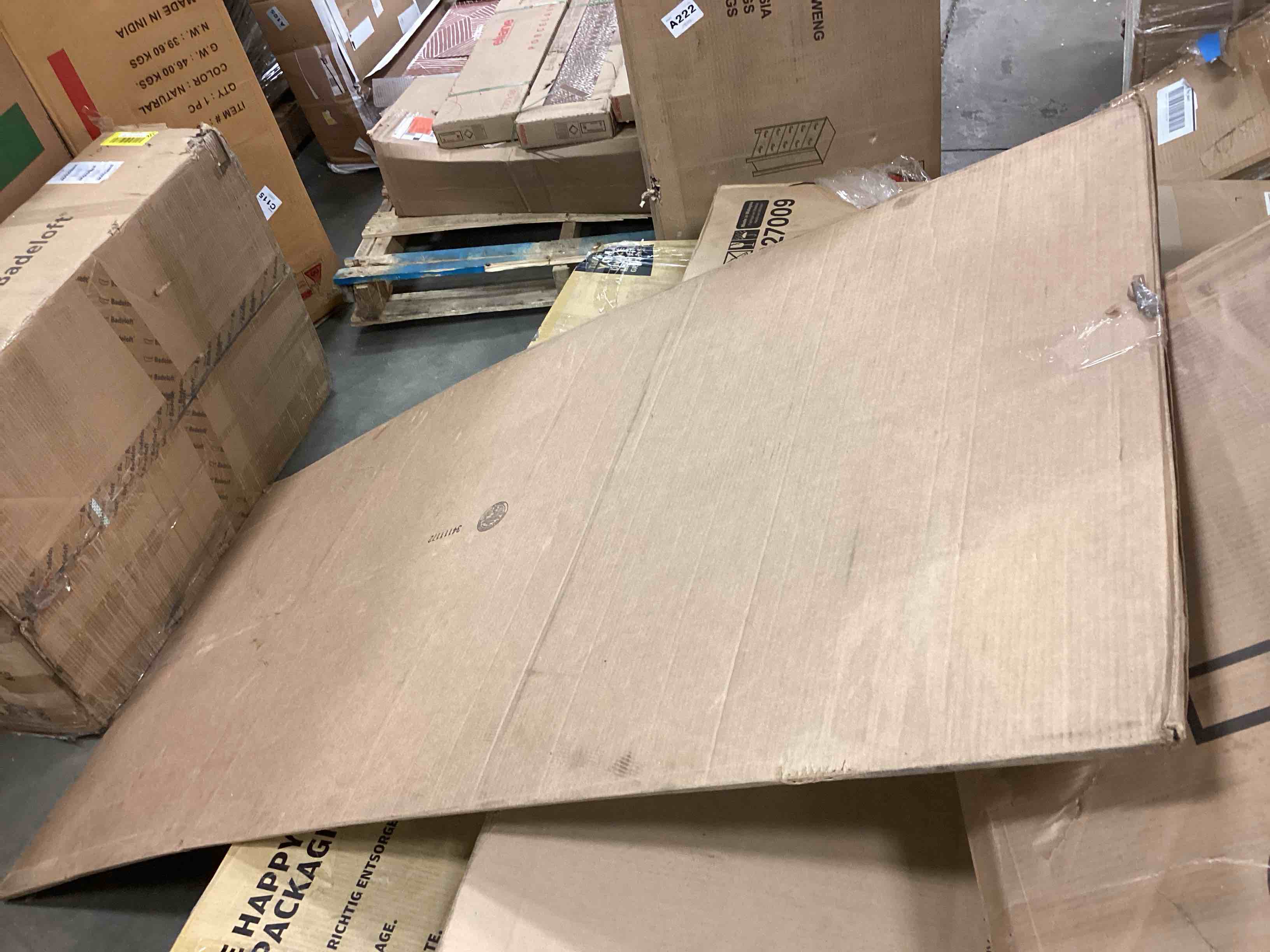 https://s3.amazonaws.com/lotting-images-prod/bidfta/YEL5208889_1706647986403.jpeg