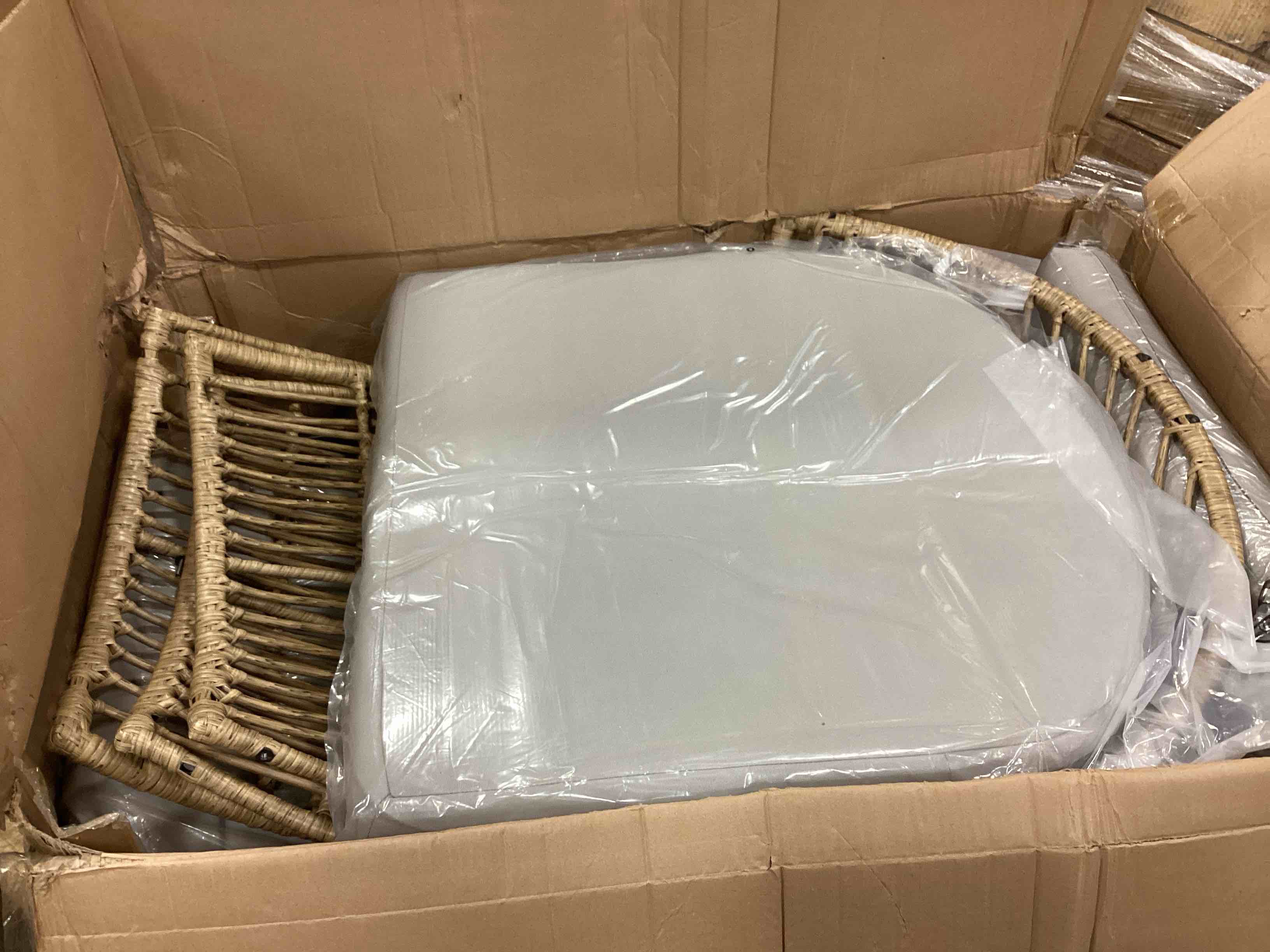https://s3.amazonaws.com/lotting-images-prod/bidfta/YEL5208938_1706715958758.jpeg