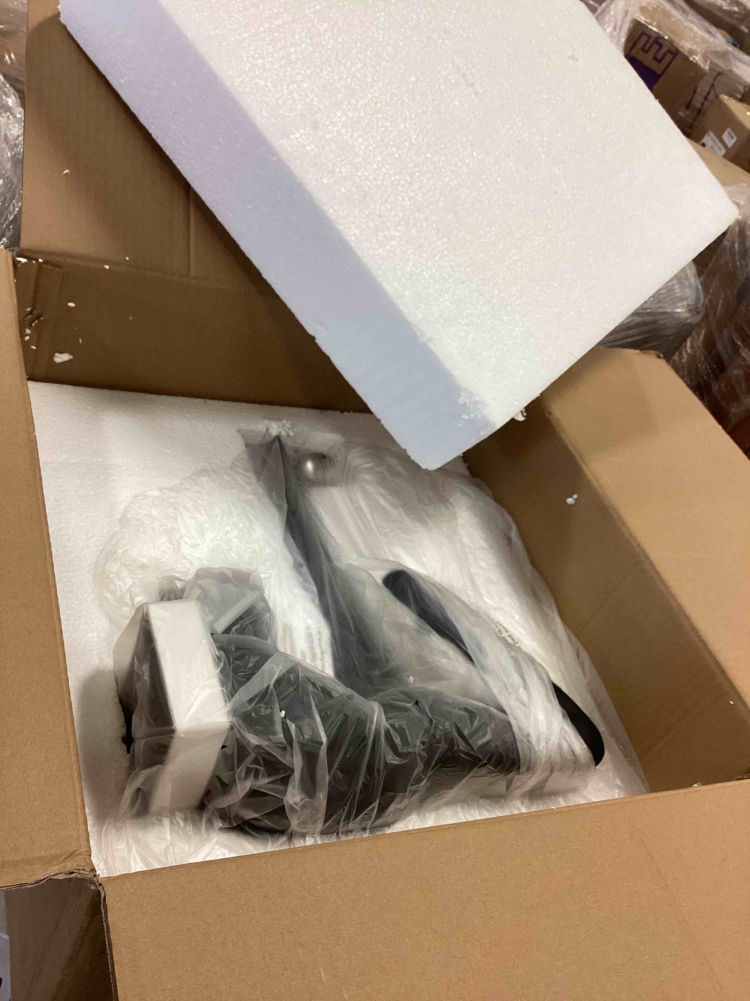 https://s3.amazonaws.com/lotting-images-prod/bidfta/YEL5209081_1706813825819.jpeg