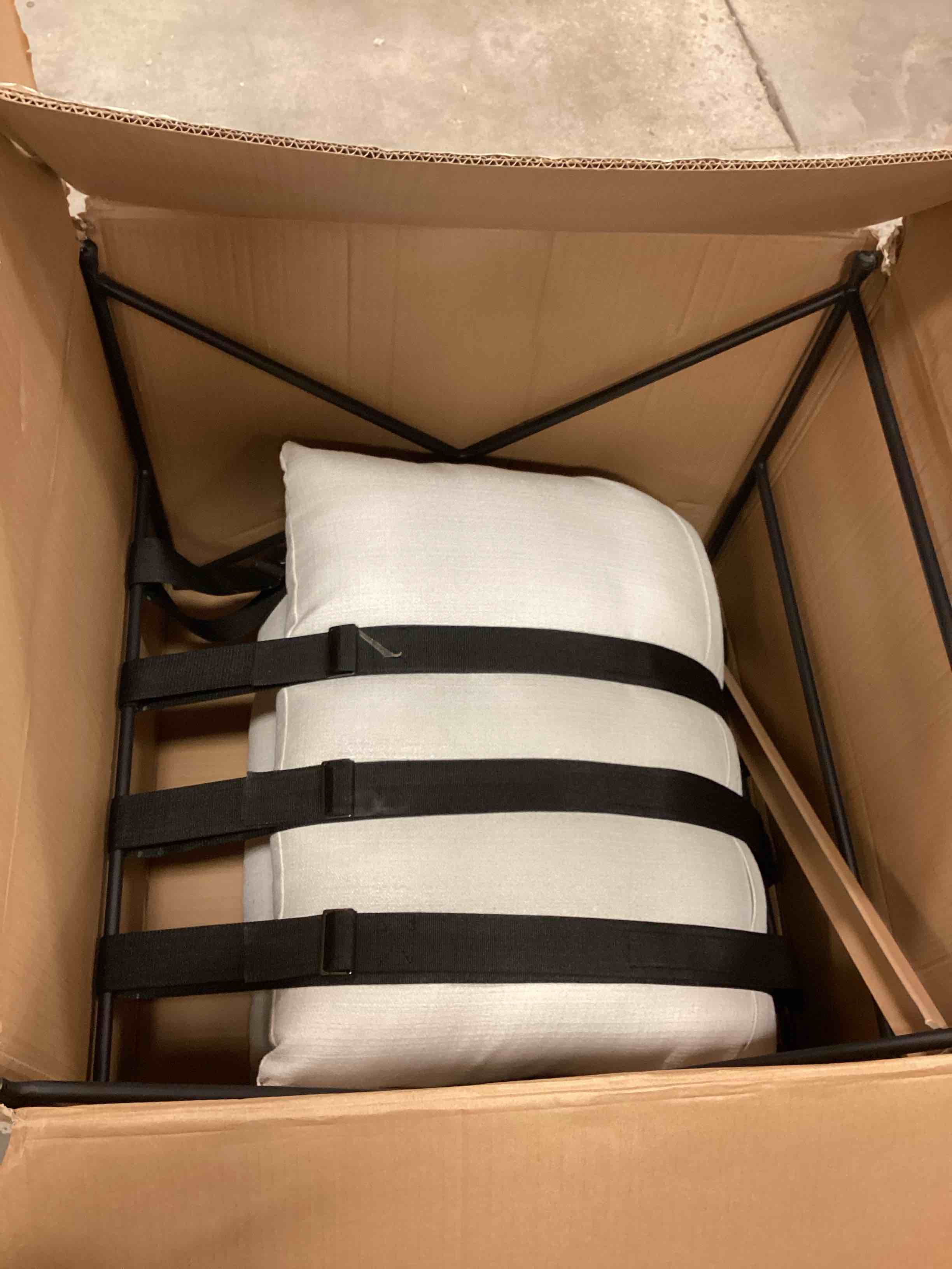 https://s3.amazonaws.com/lotting-images-prod/bidfta/YEL5209104_1706820348365.jpeg