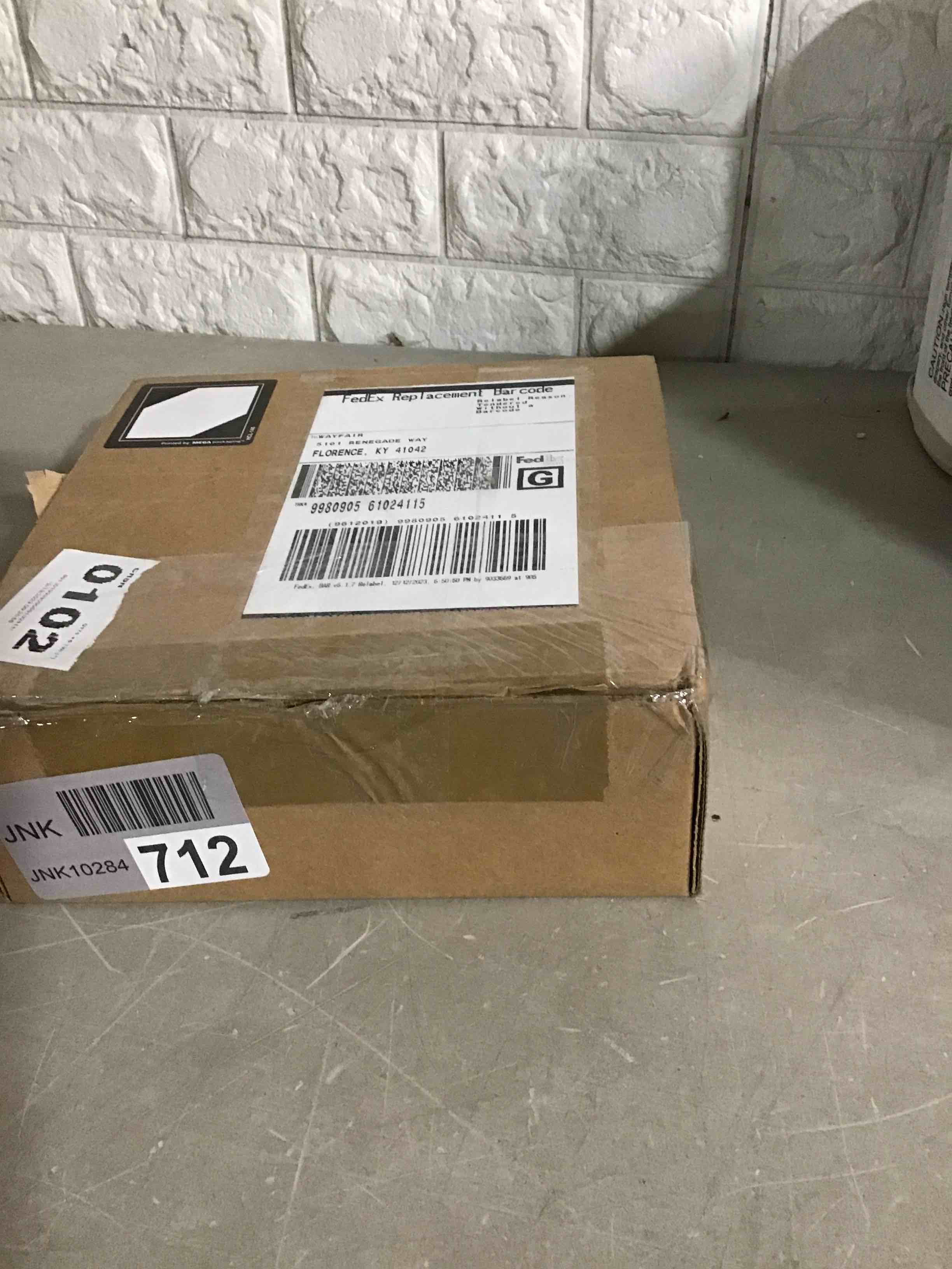 https://s3.amazonaws.com/lotting-images-prod/bidfta/YEL5217966_1703788114697.jpeg