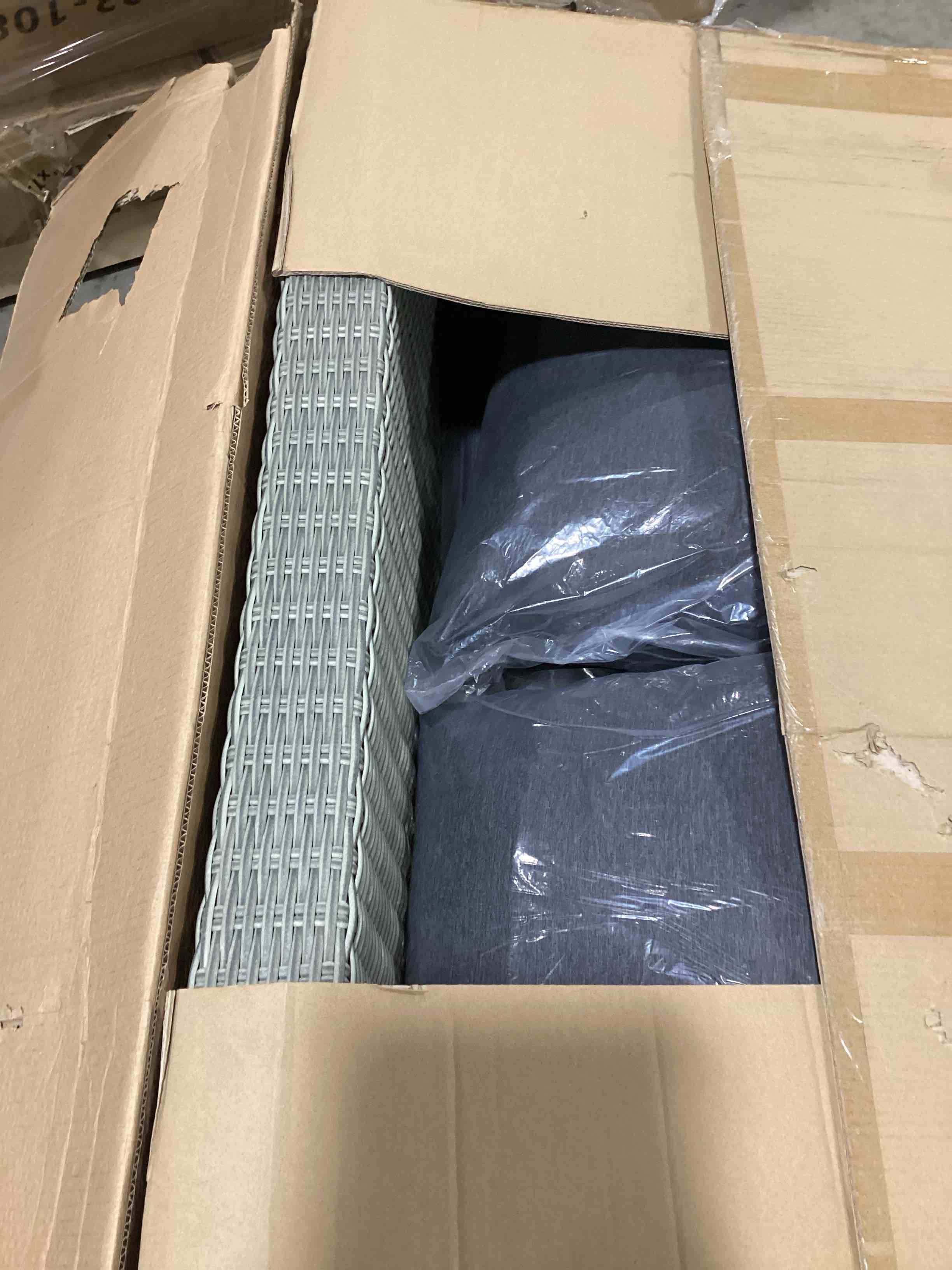 https://s3.amazonaws.com/lotting-images-prod/bidfta/YEL5220007_1715348785342.jpeg