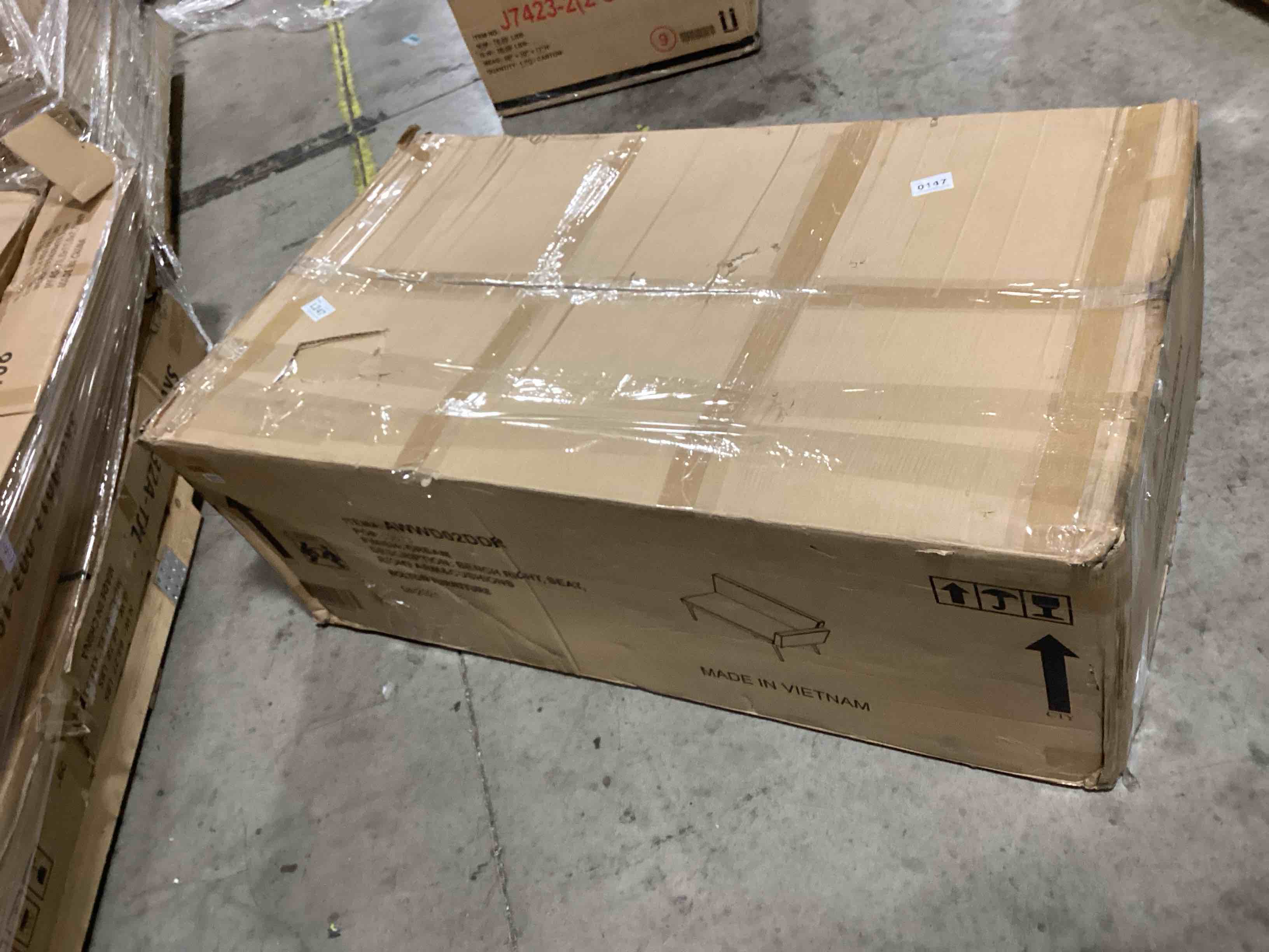 https://s3.amazonaws.com/lotting-images-prod/bidfta/YEL5220007_1715348817598.jpeg