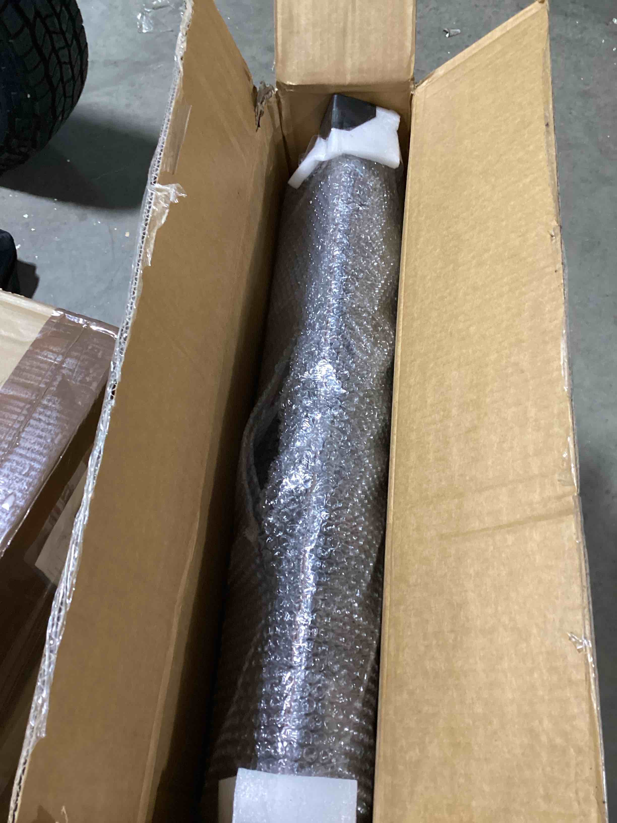 https://s3.amazonaws.com/lotting-images-prod/bidfta/YEL5220105_1715690164922.jpeg