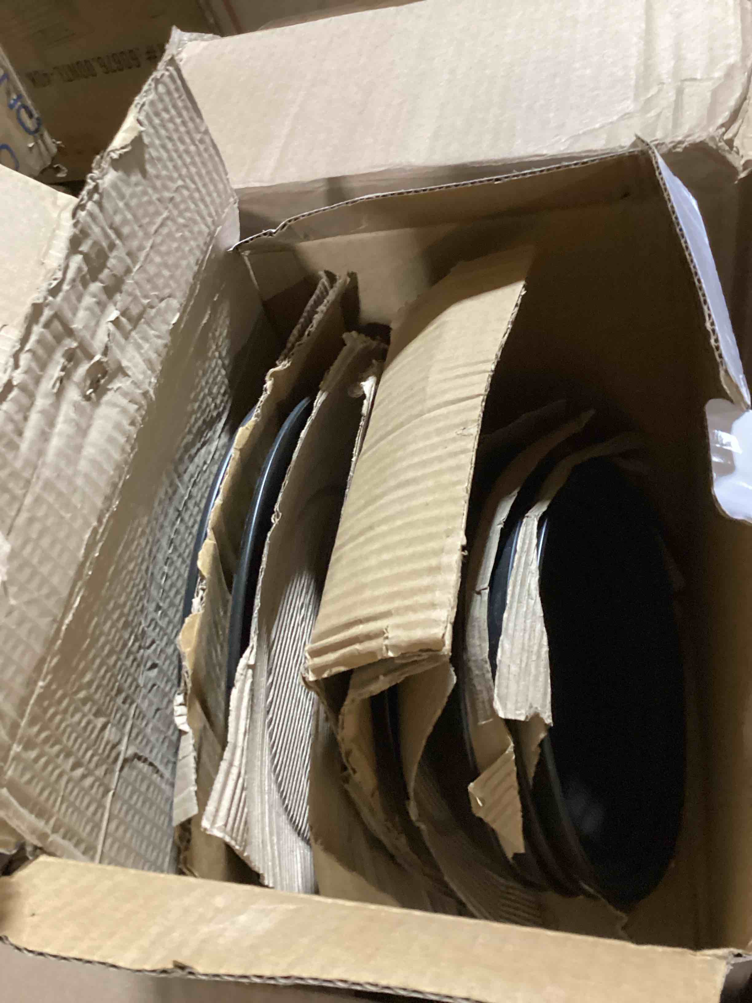 https://s3.amazonaws.com/lotting-images-prod/bidfta/YEL5220196_1715715652055.jpeg