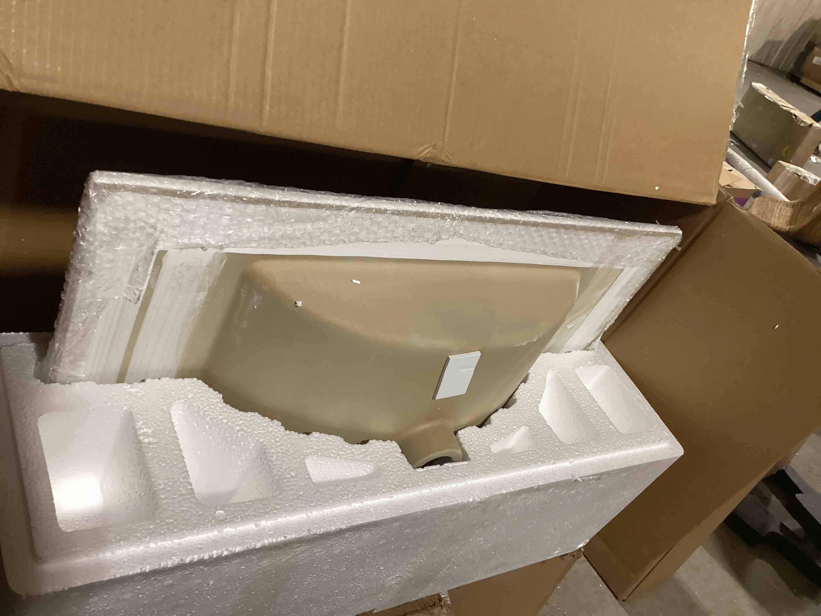 https://s3.amazonaws.com/lotting-images-prod/bidfta/YEL5220199_1715716186172.jpeg
