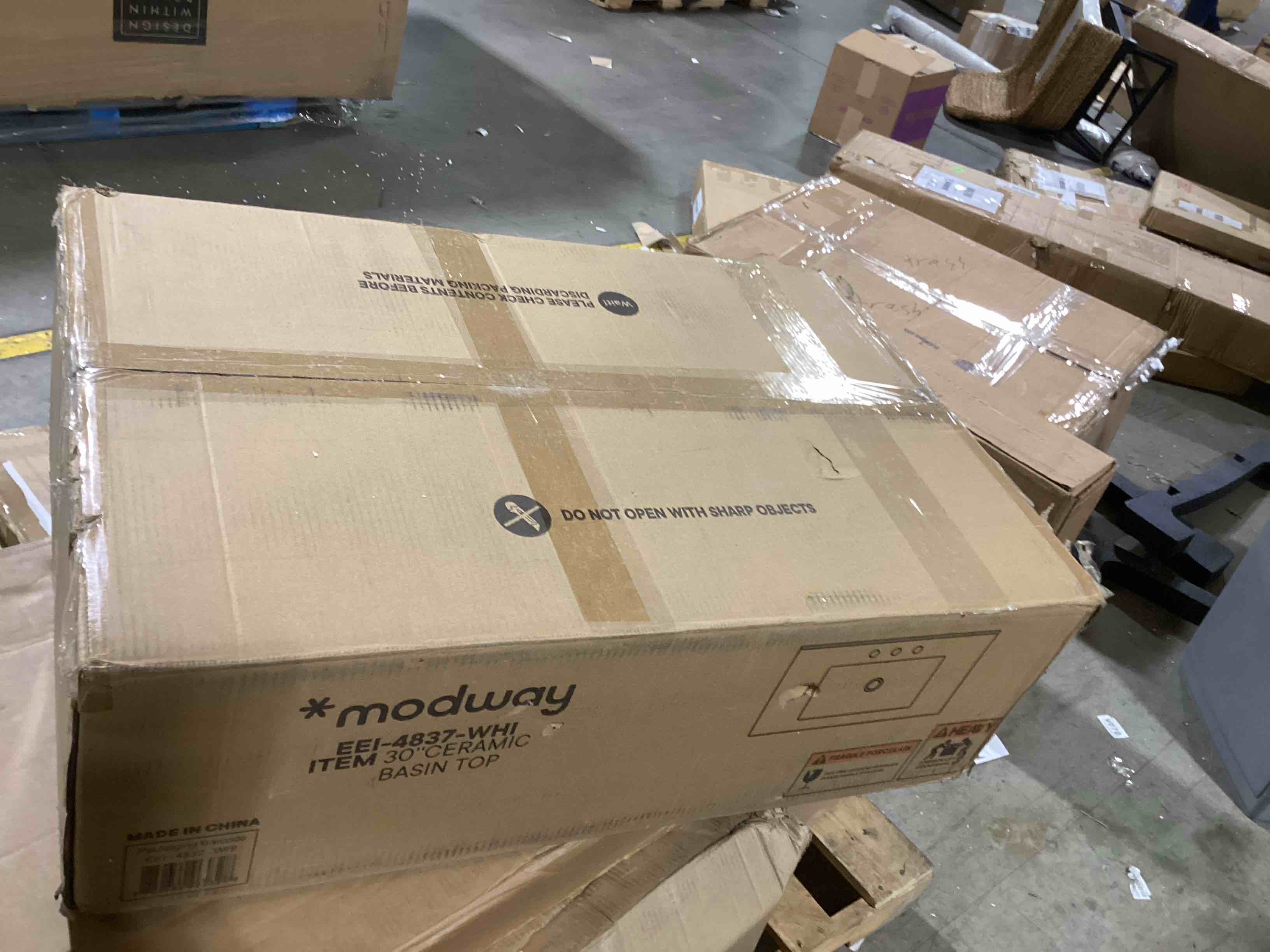 https://s3.amazonaws.com/lotting-images-prod/bidfta/YEL5220199_1715716251554.jpeg