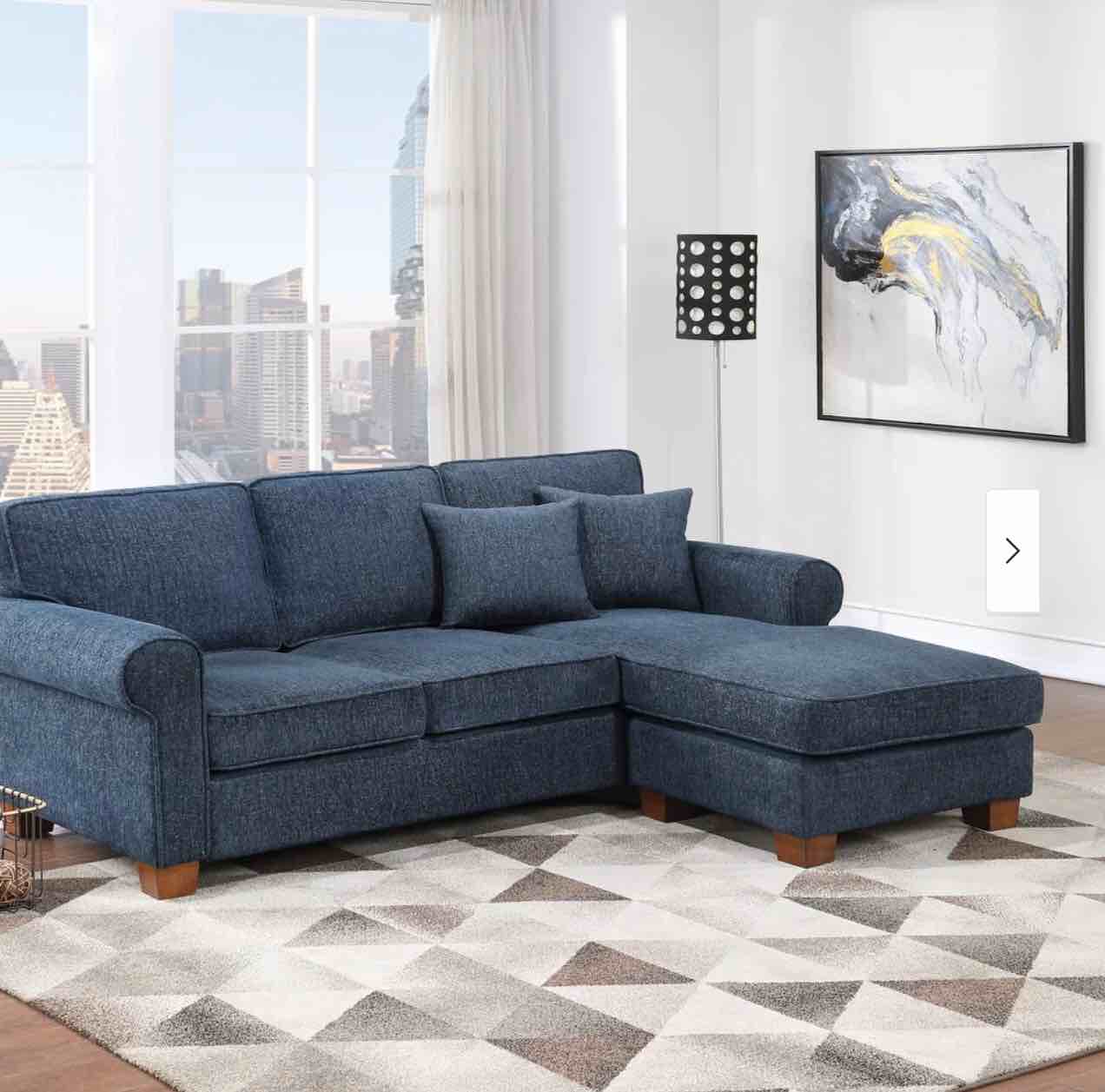 Rylee Rolled Arm Sectional with Pillows *incomplete* **similar to stock photo**