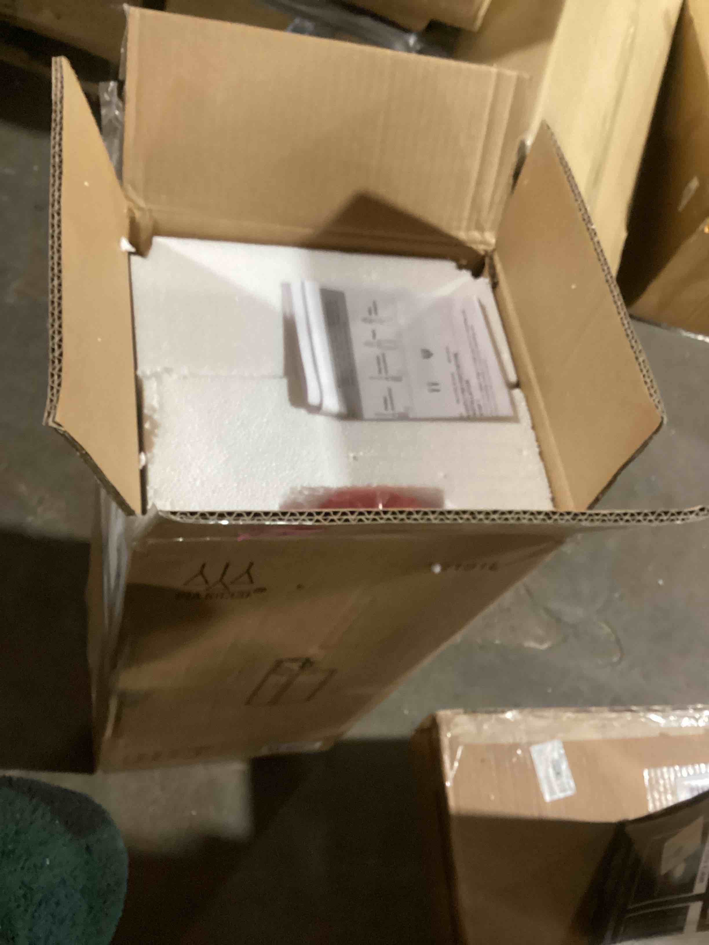 https://s3.amazonaws.com/lotting-images-prod/bidfta/YEL5223635_1704558075776.jpeg