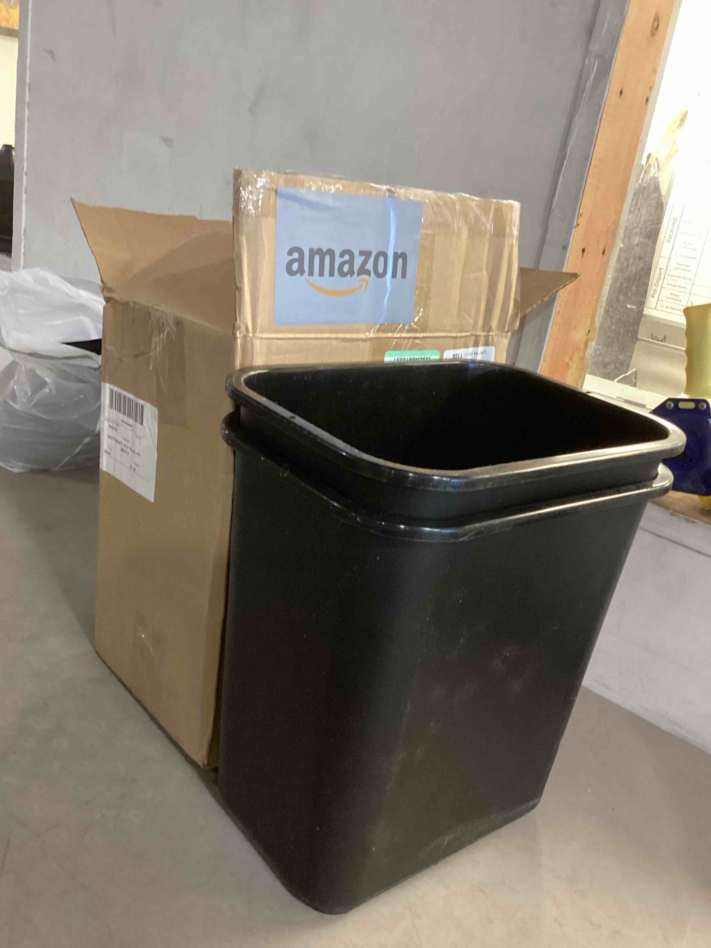 https://s3.amazonaws.com/lotting-images-prod/bidfta/YEL5224913_1729621390859.jpeg