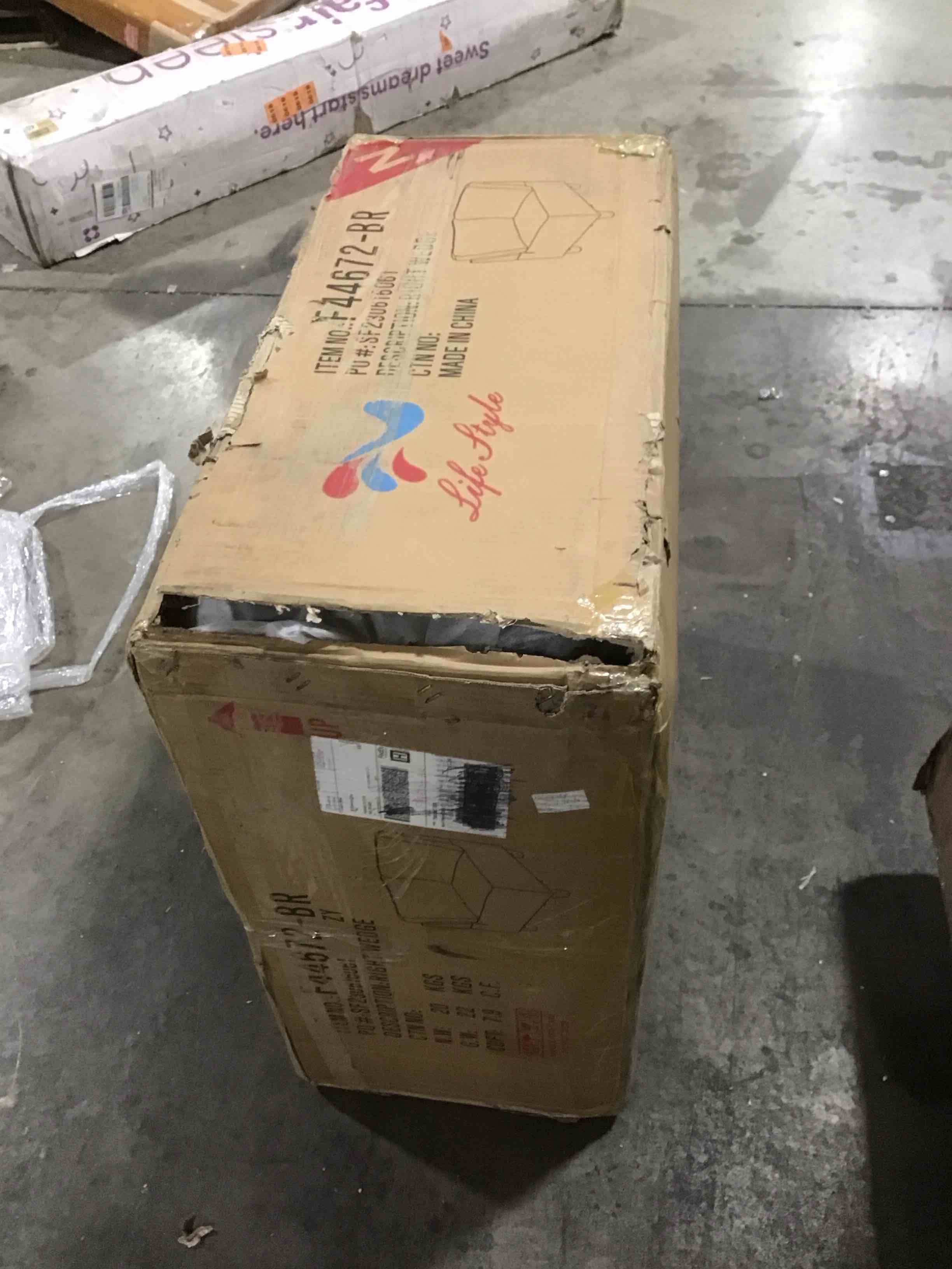 https://s3.amazonaws.com/lotting-images-prod/bidfta/YEL5227160_1703007625607.jpeg
