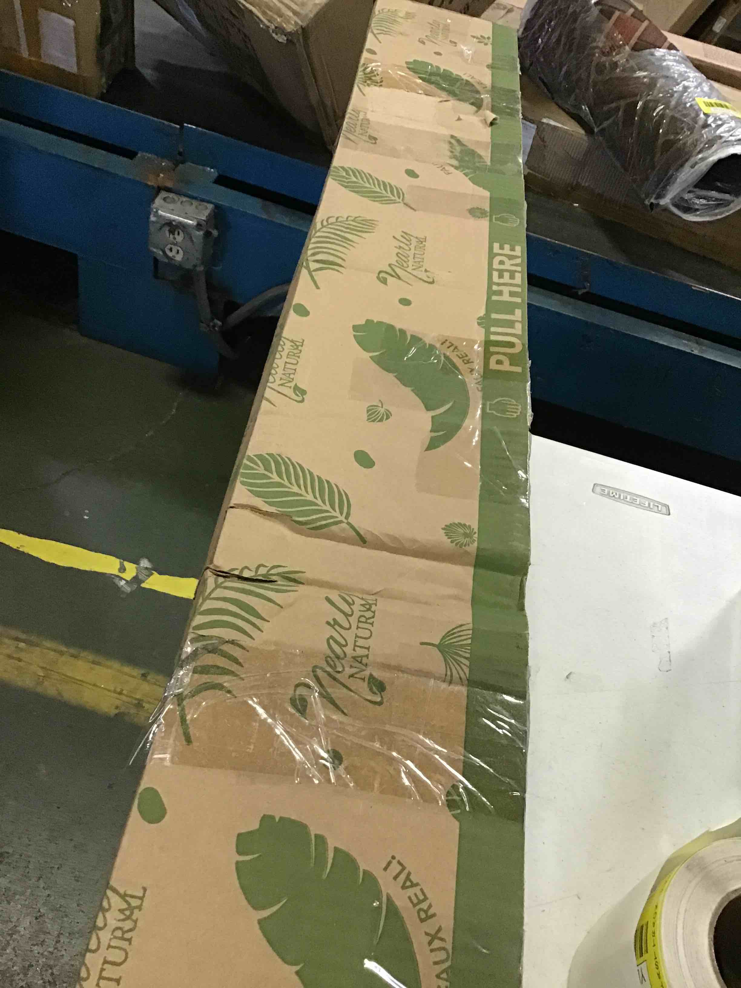 https://s3.amazonaws.com/lotting-images-prod/bidfta/YEL5229748_1692367747402.jpeg