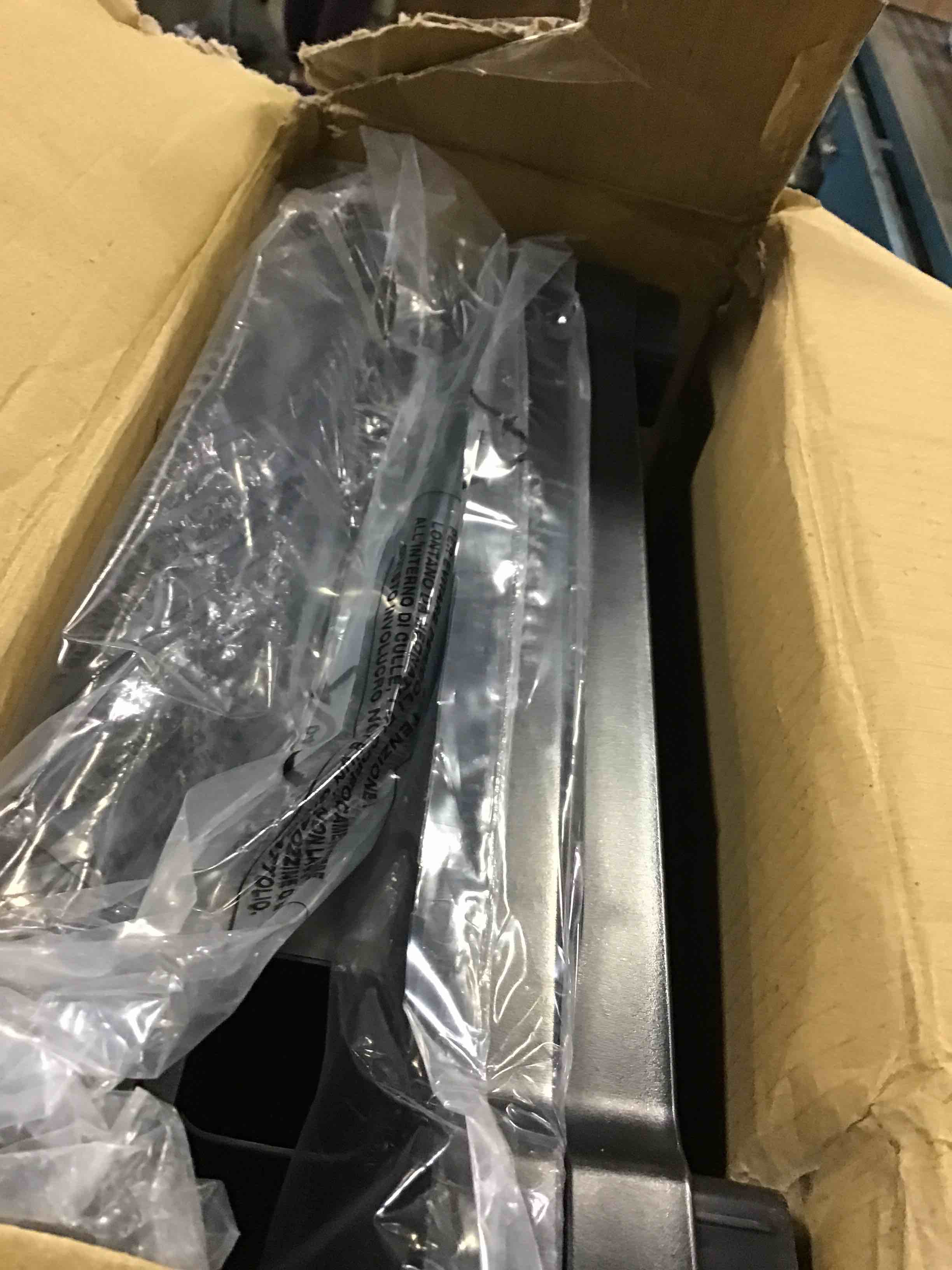 https://s3.amazonaws.com/lotting-images-prod/bidfta/YEL5230244_1692903452425.jpeg