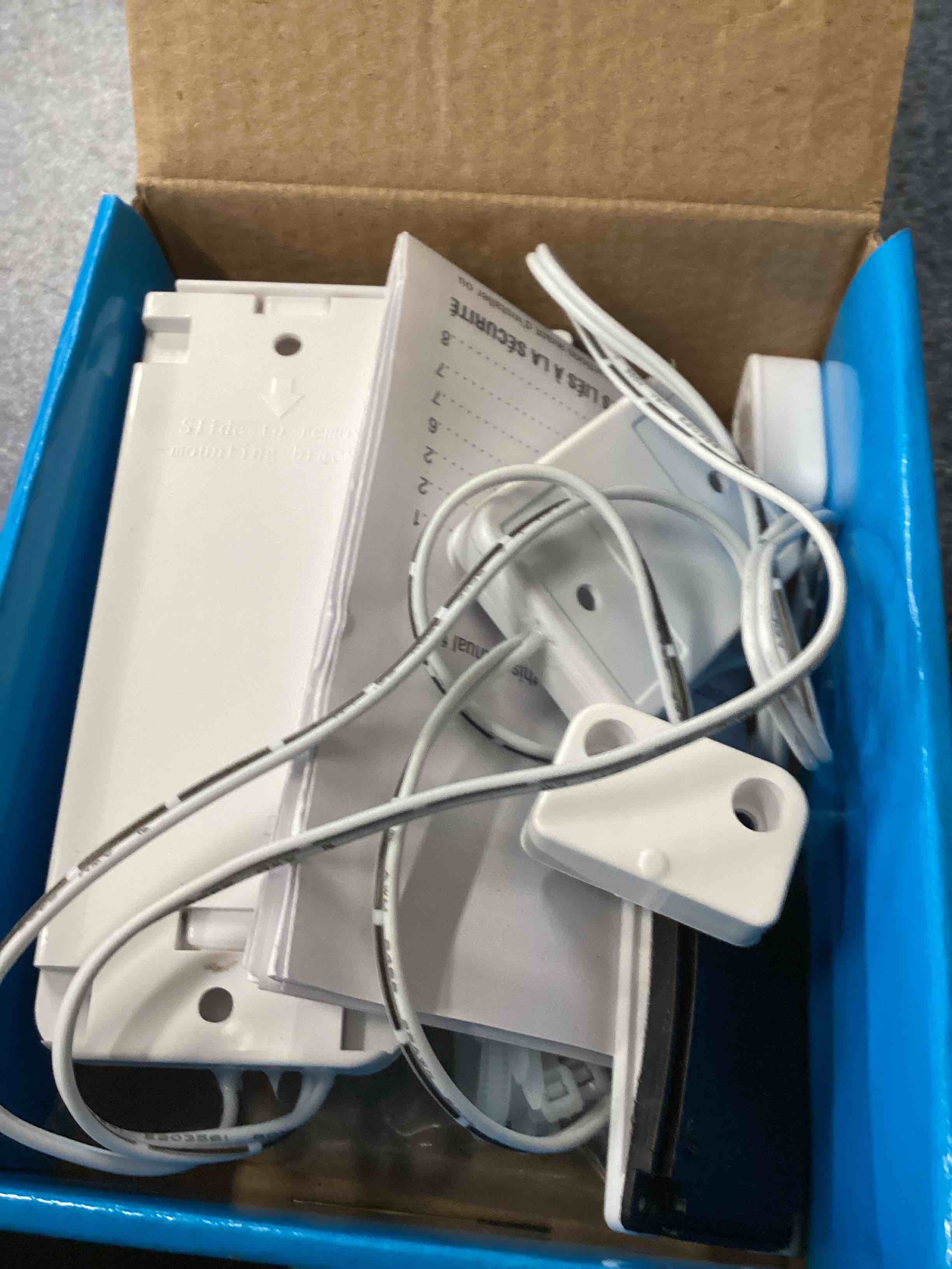 https://s3.amazonaws.com/lotting-images-prod/bidfta/YEL5232607_1700153640083.jpeg
