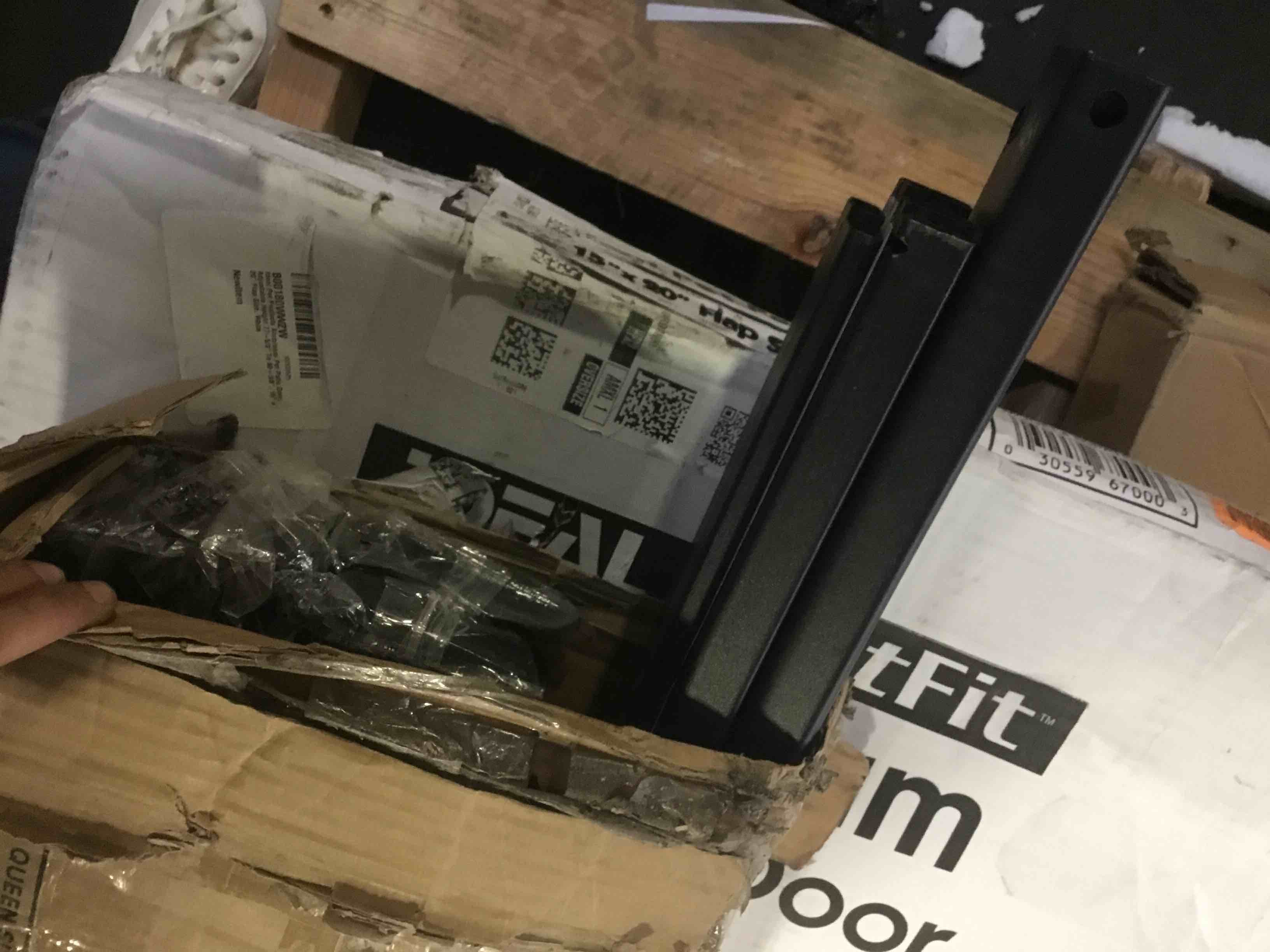 https://s3.amazonaws.com/lotting-images-prod/bidfta/YEL5243437_1692030576936.jpeg
