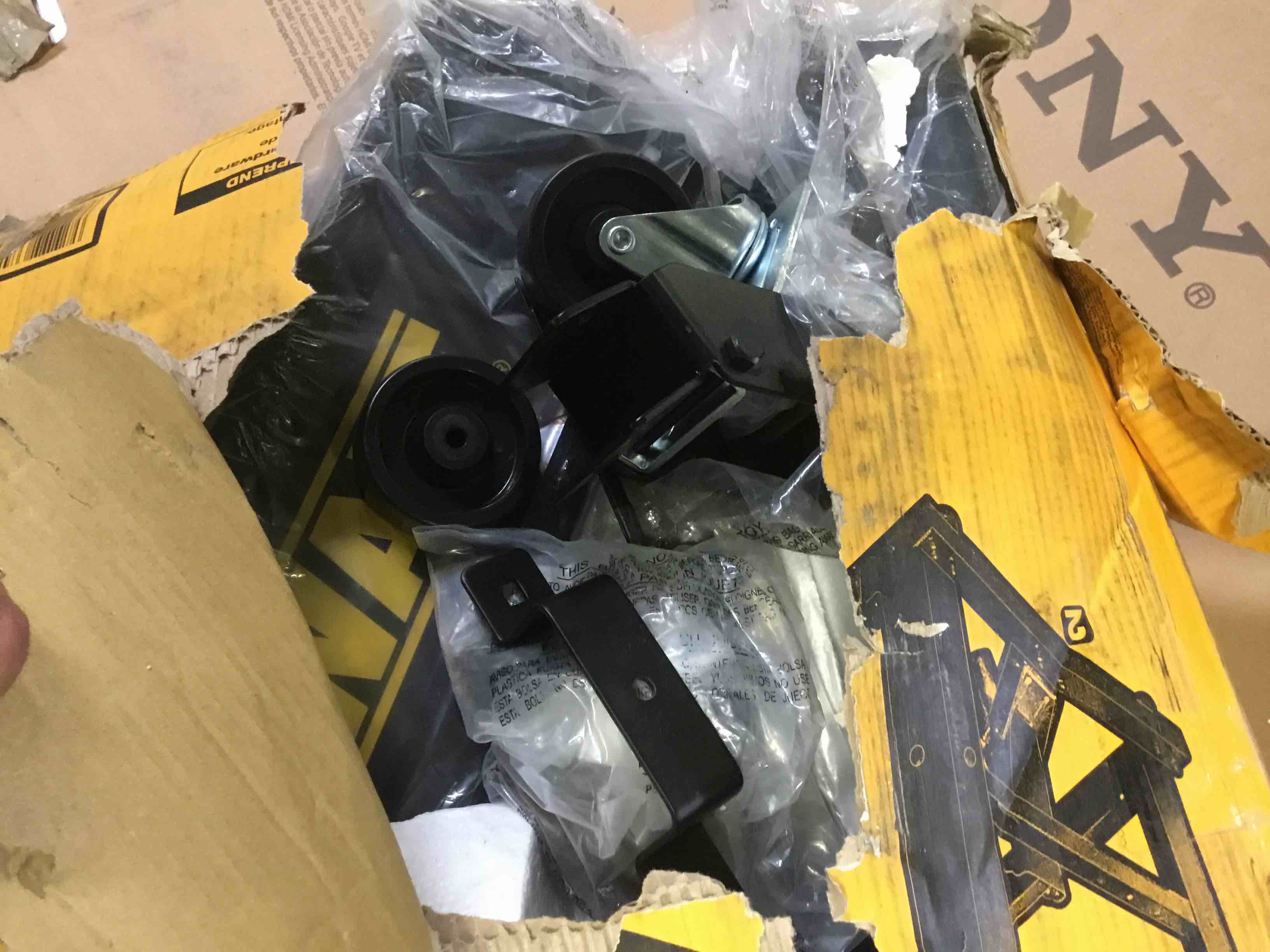https://s3.amazonaws.com/lotting-images-prod/bidfta/YEL5243465_1692035534218.jpeg