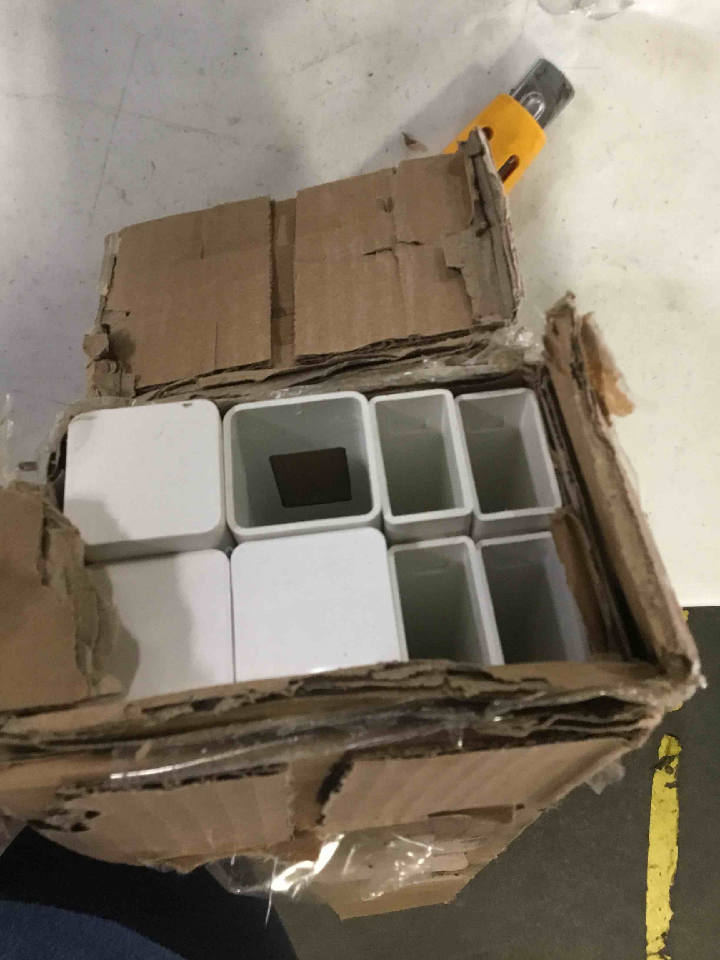 https://s3.amazonaws.com/lotting-images-prod/bidfta/YEL5243610_1692112018233.jpeg