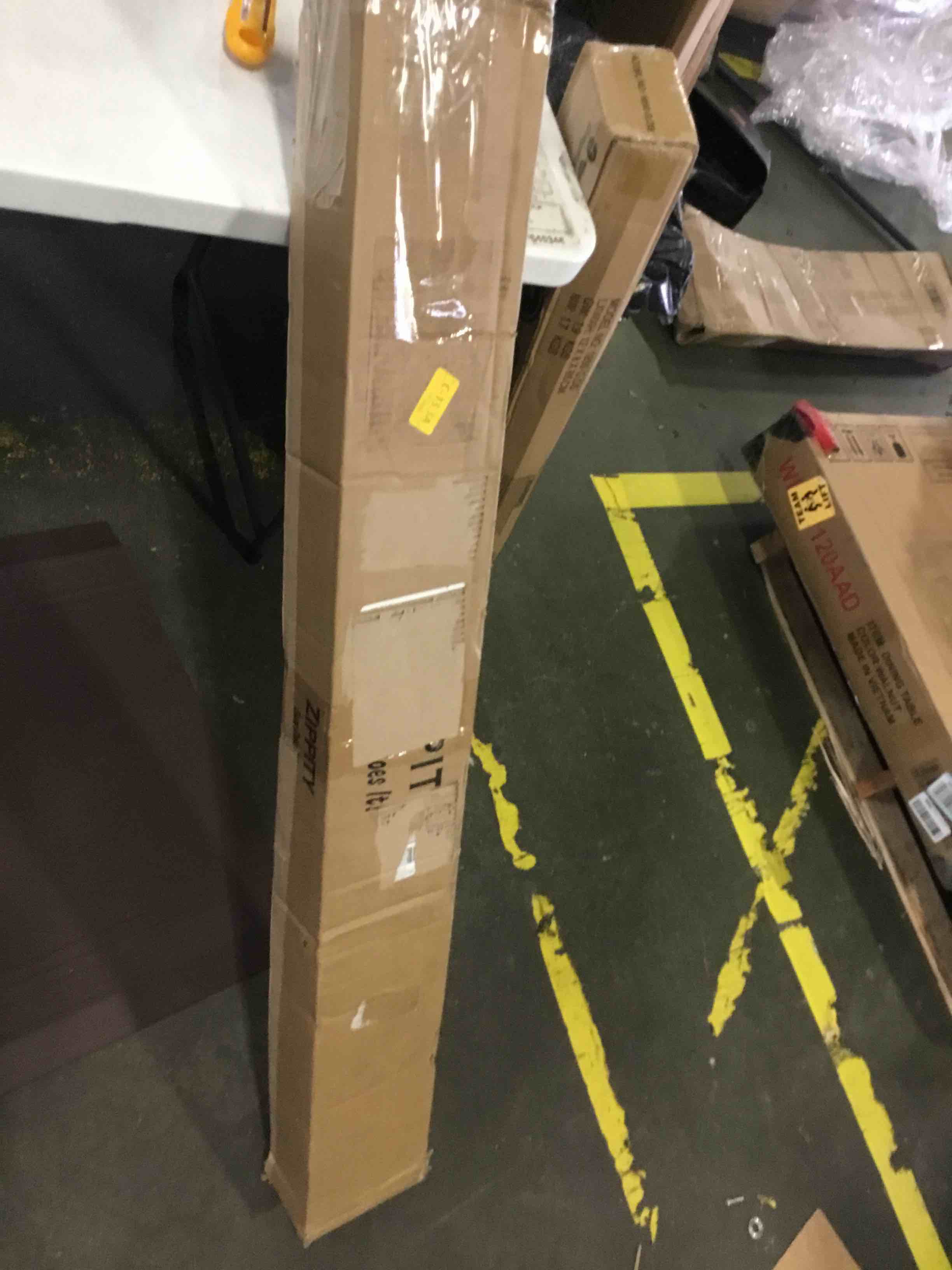 https://s3.amazonaws.com/lotting-images-prod/bidfta/YEL5243610_1692112034532.jpeg