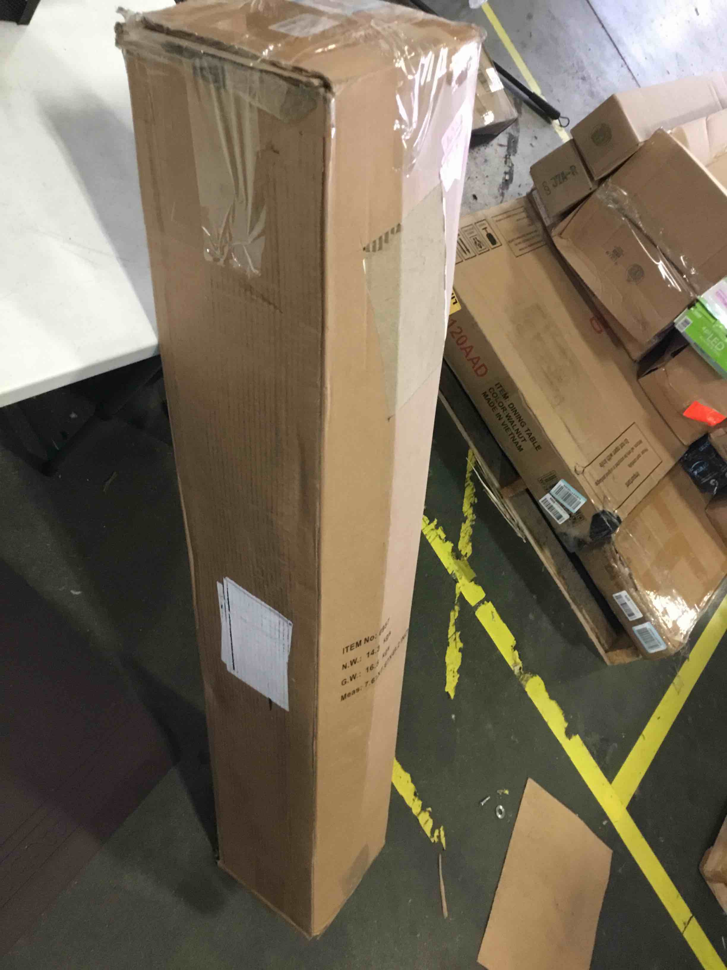 https://s3.amazonaws.com/lotting-images-prod/bidfta/YEL5243611_1692112162767.jpeg